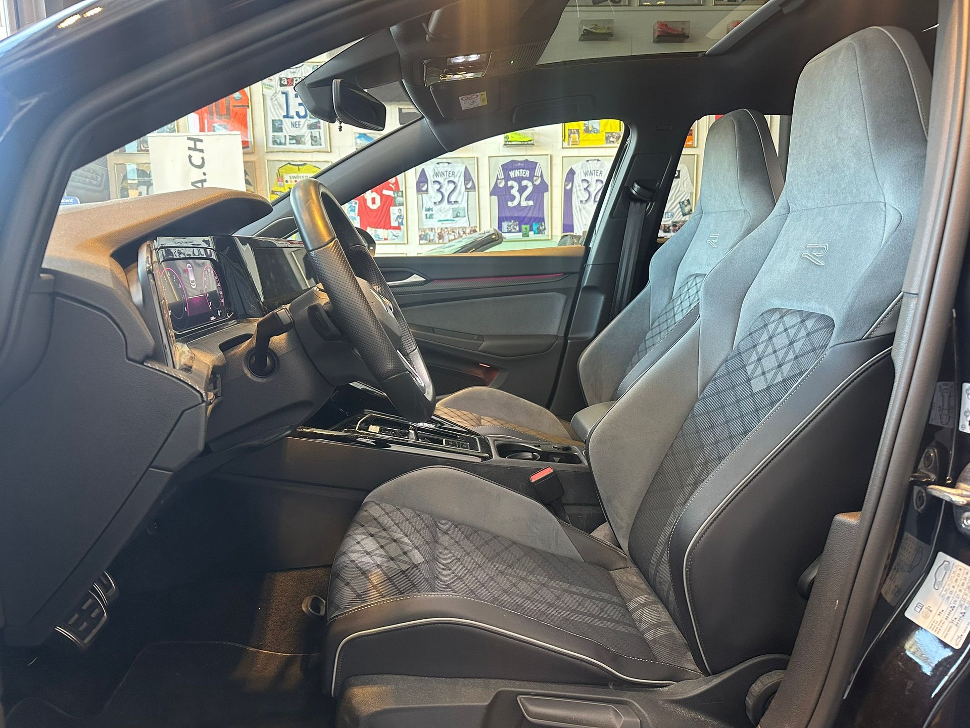 VW Golf 2.0 TSI R-Line DSG 4 Motion-image-7