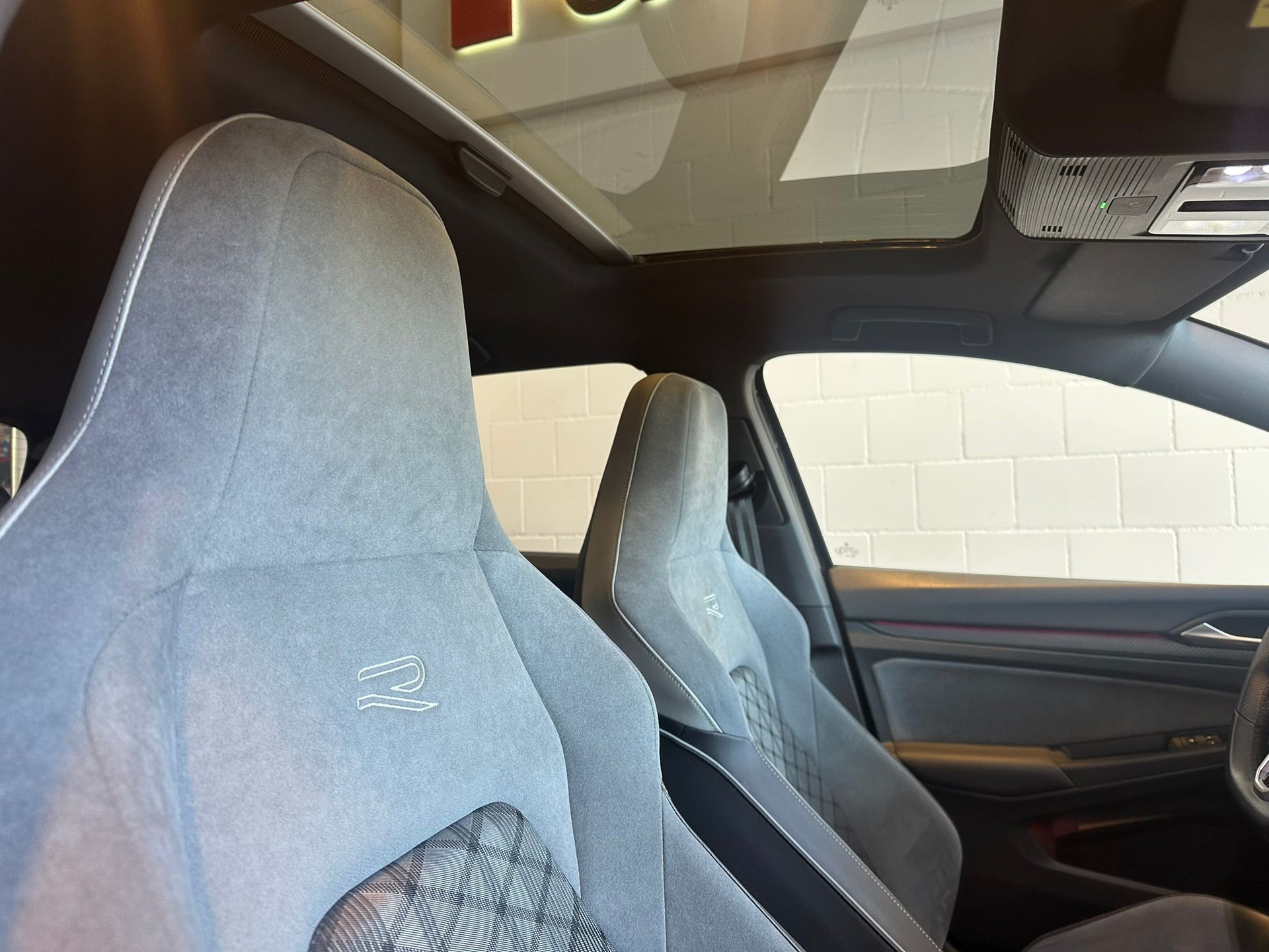 VW Golf 2.0 TSI R-Line DSG 4 Motion-image-9
