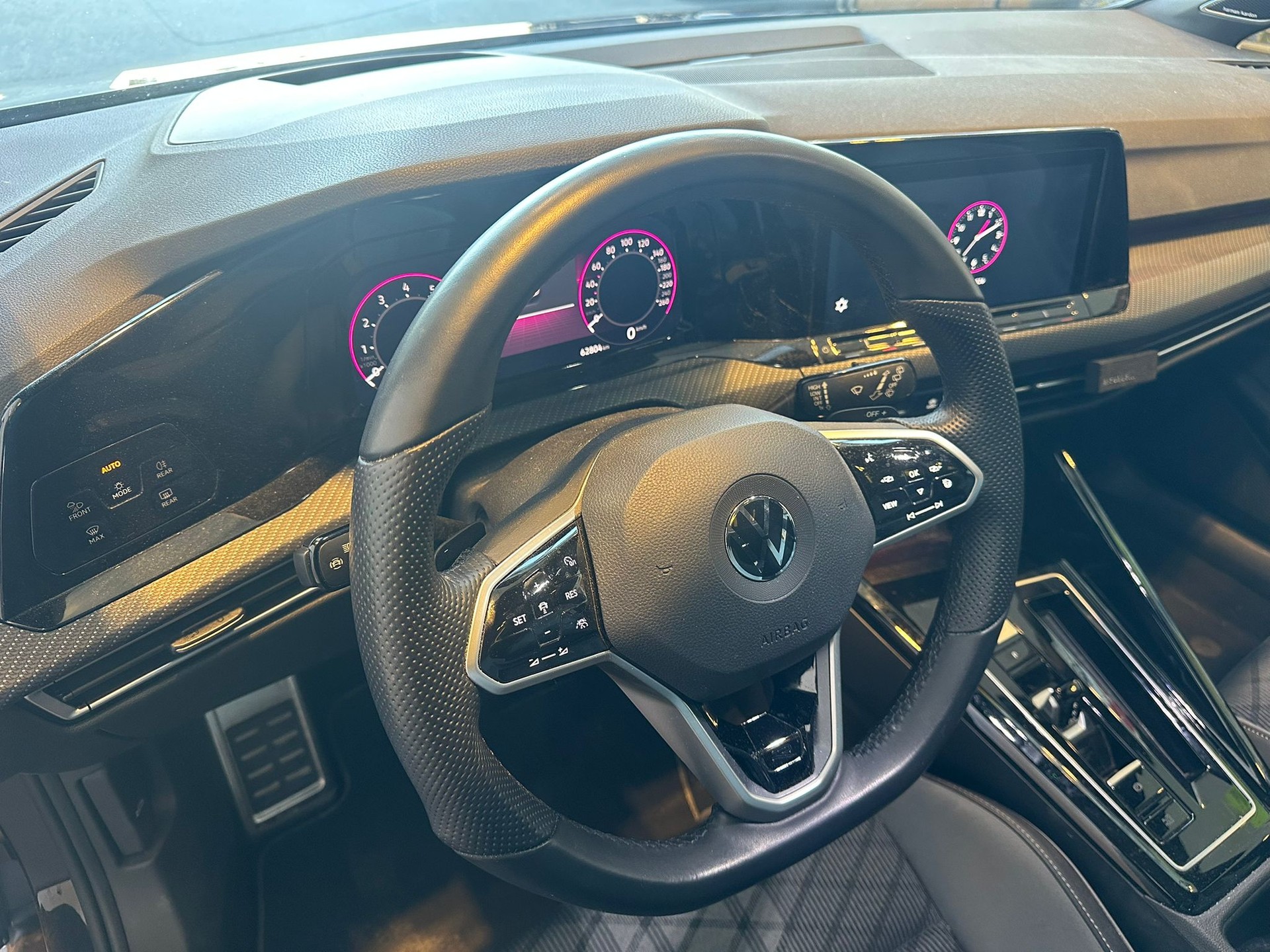 VW Golf 2.0 TSI R-Line DSG 4 Motion-image-14