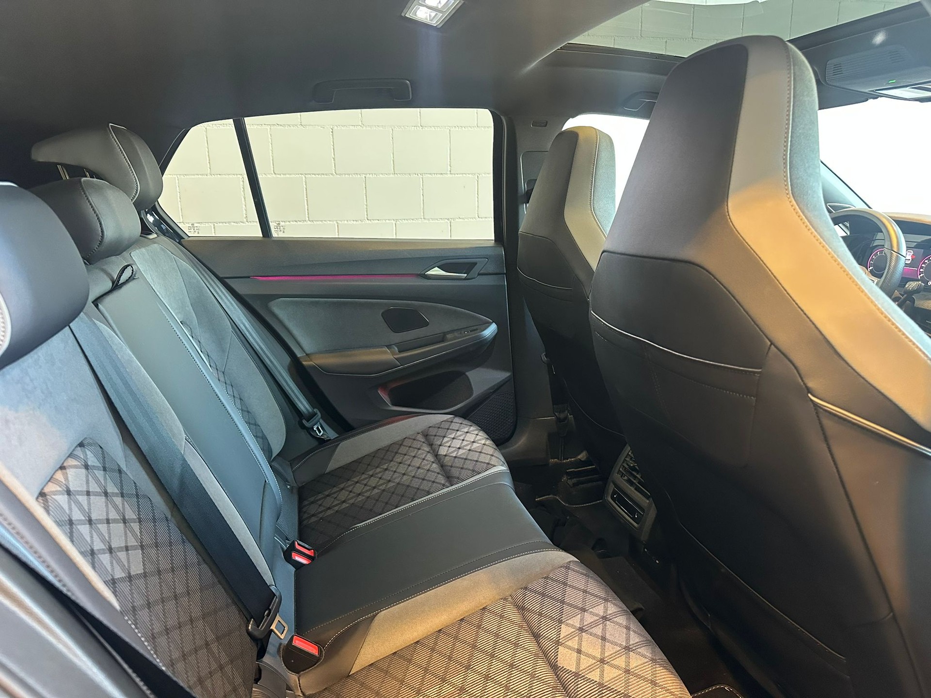 VW Golf 2.0 TSI R-Line DSG 4 Motion-image-12