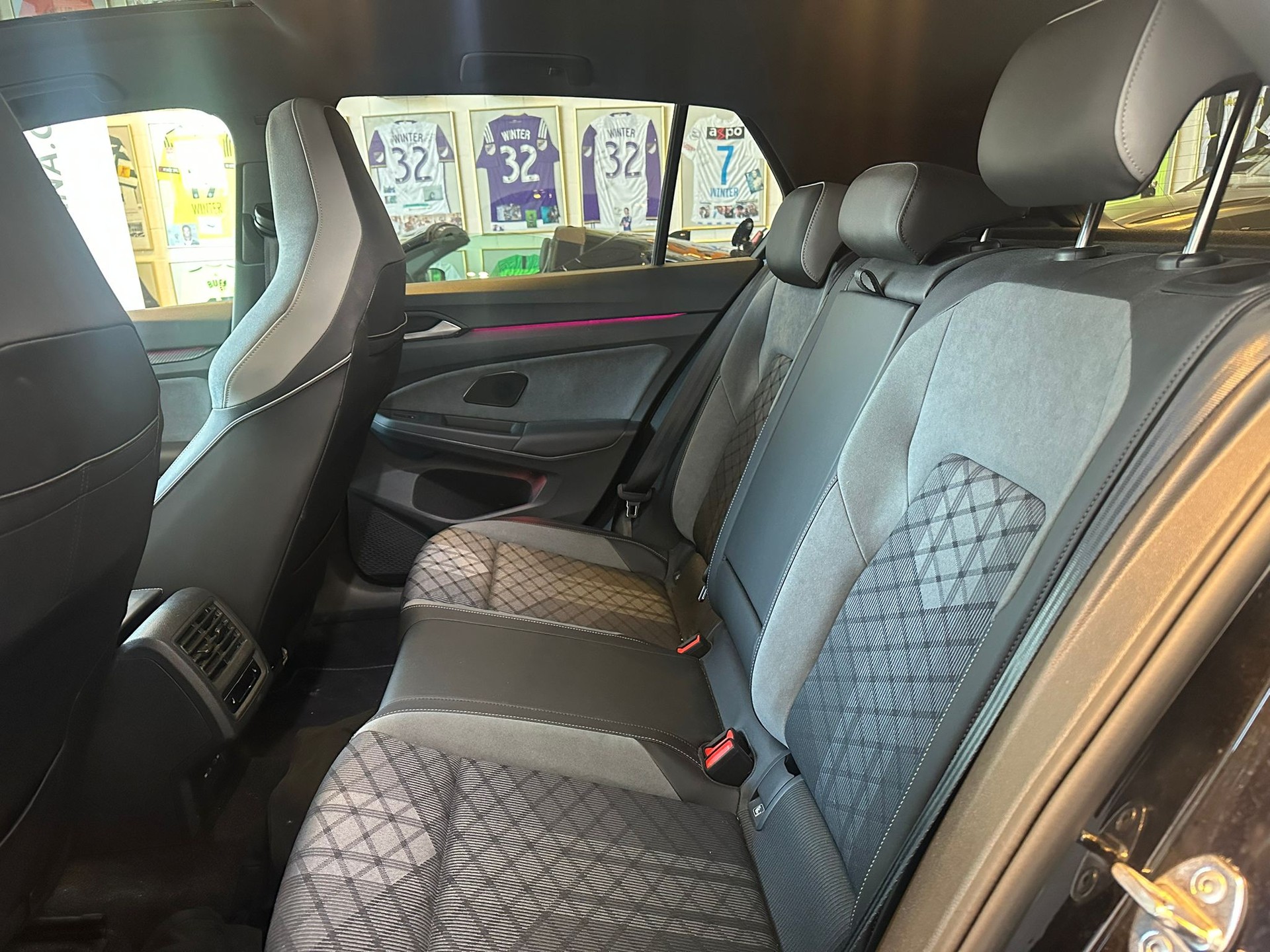 VW Golf 2.0 TSI R-Line DSG 4 Motion-image-10