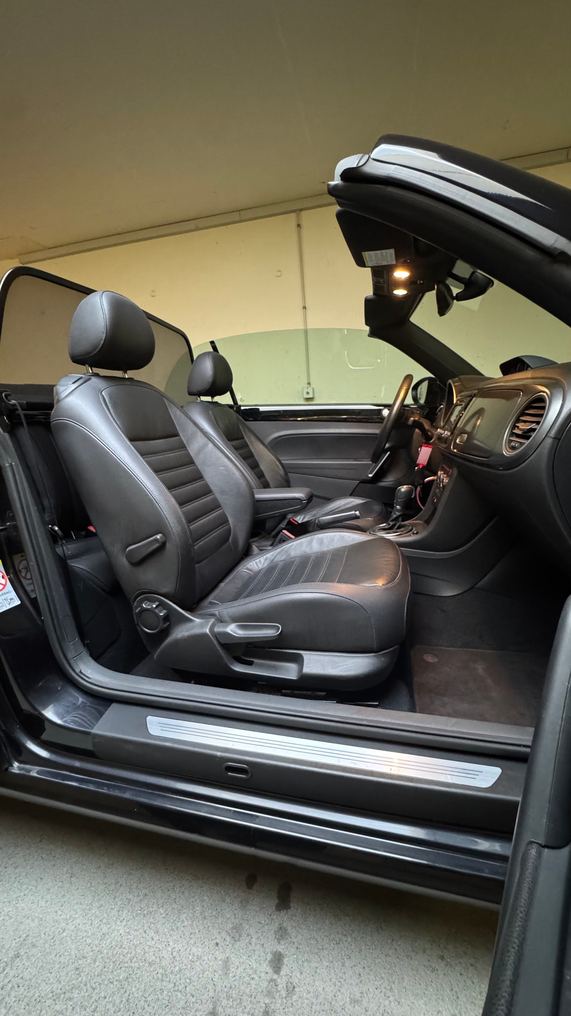 VW Beetle Cabrio 1.4 TSI Sport DSG / Einzigartige Rarität mit Top Ausstattung, hervorragendem Zustand und idealer Fahrkombination-image-19