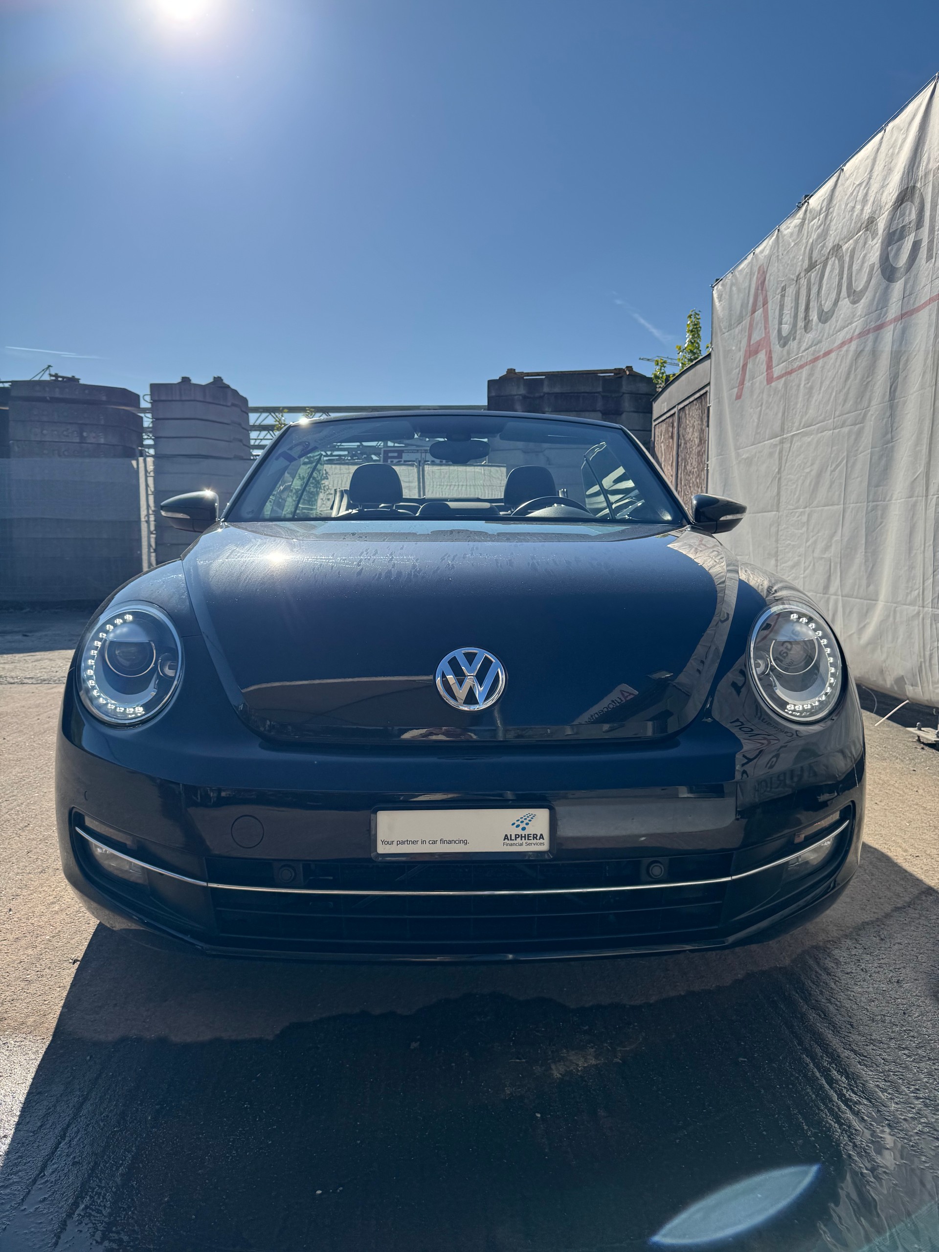 VW Beetle Cabrio 1.4 TSI Sport DSG / Einzigartige Rarität mit Top Ausstattung, hervorragendem Zustand und idealer Fahrkombination-image-2