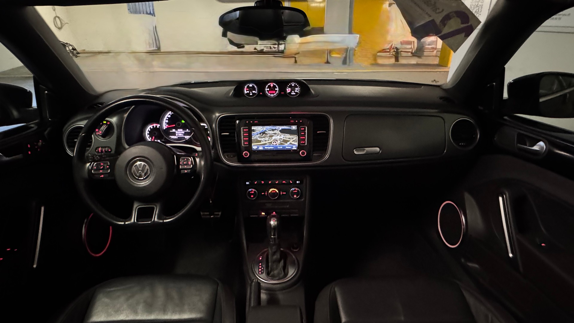VW Beetle Cabrio 1.4 TSI Sport DSG / Einzigartige Rarität mit Top Ausstattung, hervorragendem Zustand und idealer Fahrkombination-image-21