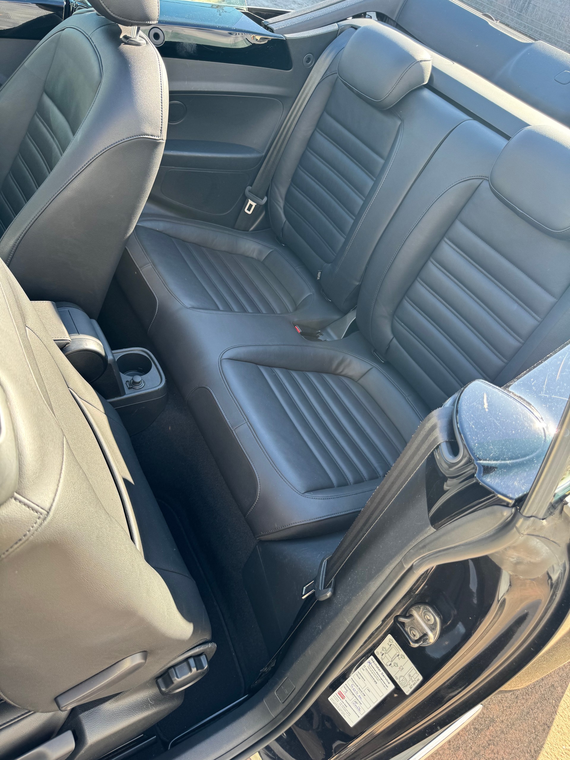 VW Beetle Cabrio 1.4 TSI Sport DSG / Einzigartige Rarität mit Top Ausstattung, hervorragendem Zustand und idealer Fahrkombination-image-10
