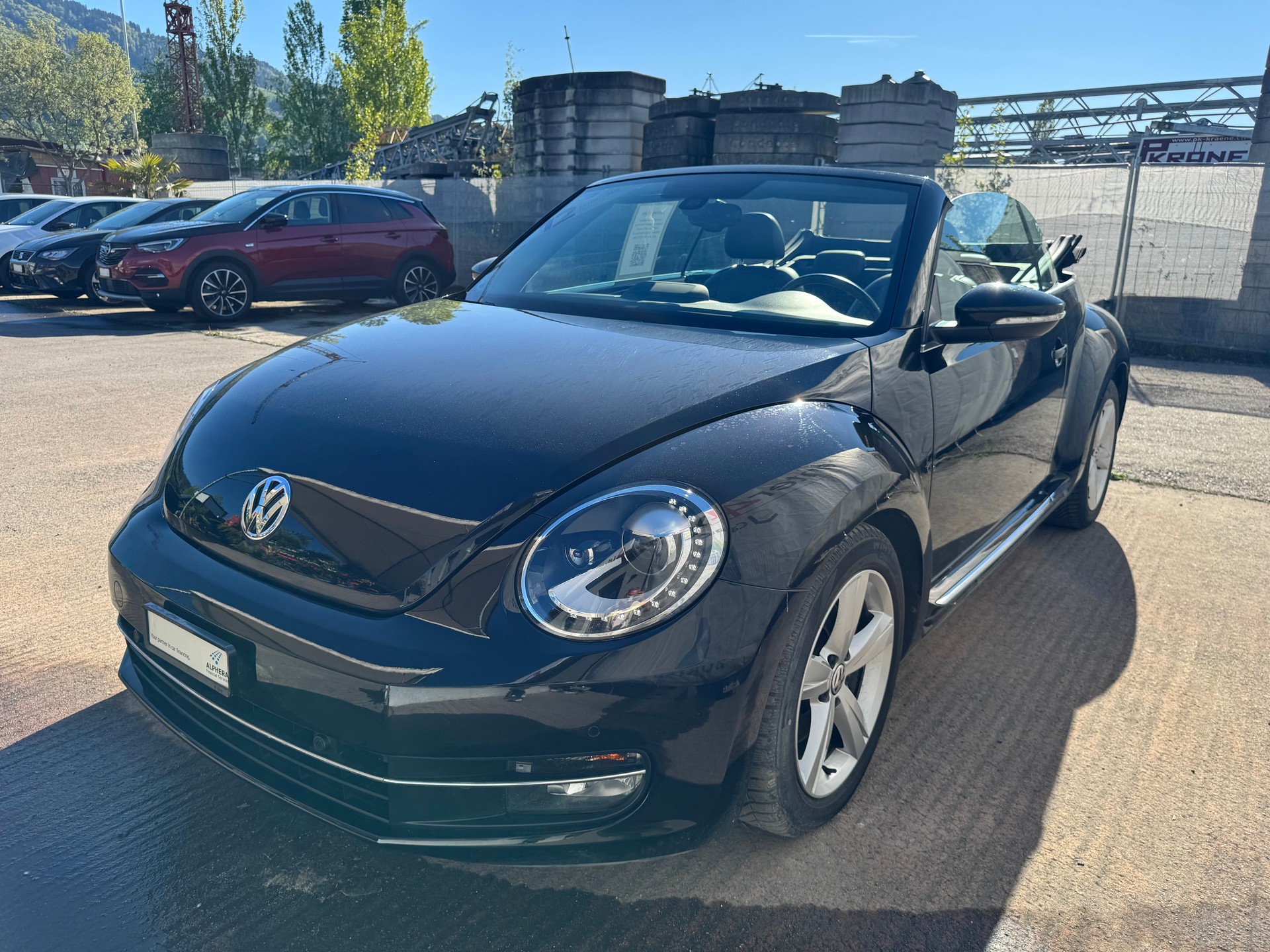 VW Beetle Cabrio 1.4 TSI Sport DSG / Einzigartige Rarität mit Top Ausstattung, hervorragendem Zustand und idealer Fahrkombination-image-3