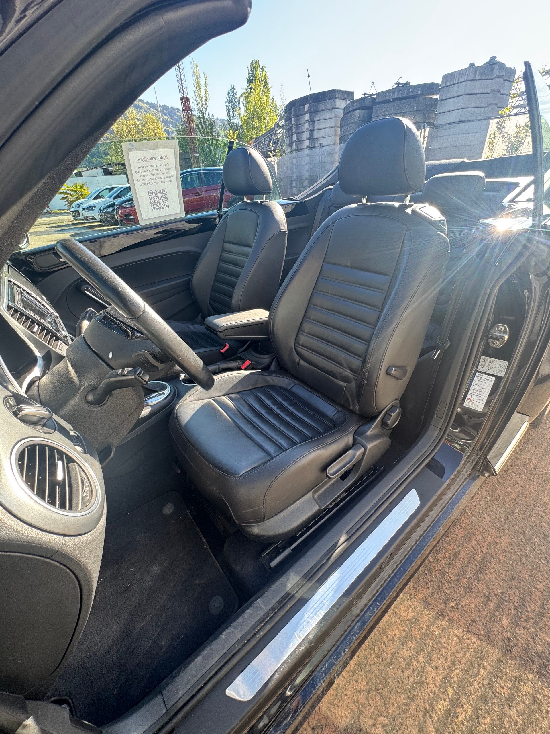 VW Beetle Cabrio 1.4 TSI Sport DSG / Einzigartige Rarität mit Top Ausstattung, hervorragendem Zustand und idealer Fahrkombination-image-9