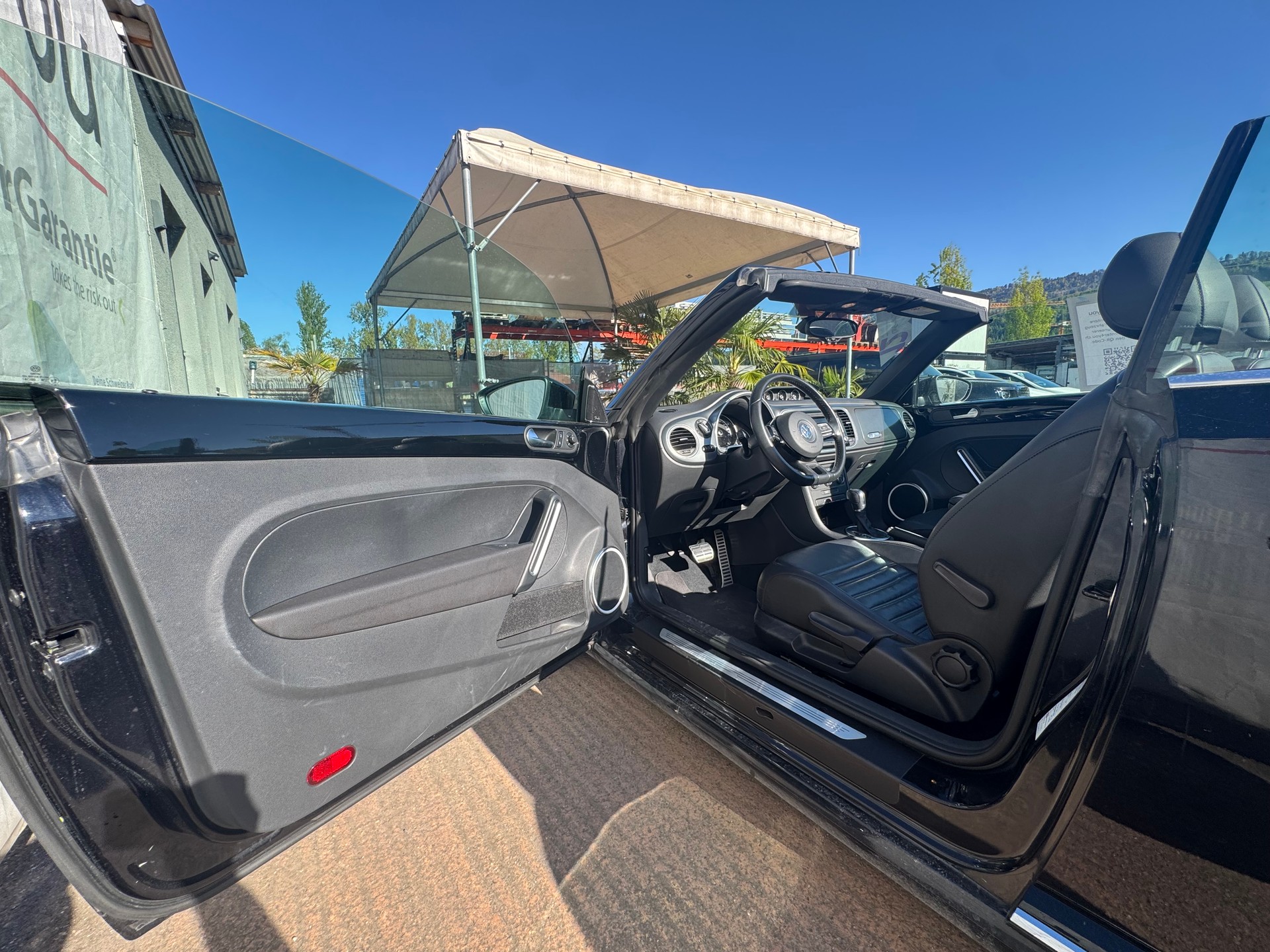 VW Beetle Cabrio 1.4 TSI Sport DSG / Einzigartige Rarität mit Top Ausstattung, hervorragendem Zustand und idealer Fahrkombination-image-7