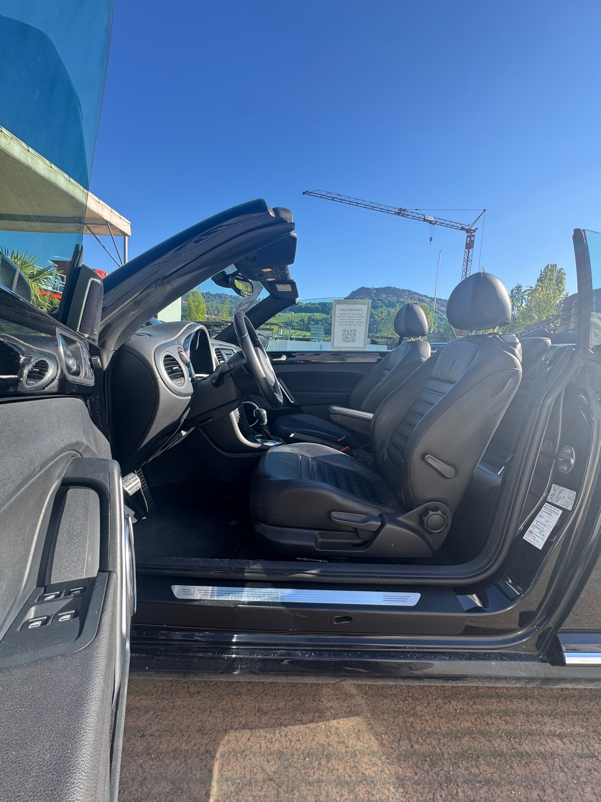 VW Beetle Cabrio 1.4 TSI Sport DSG / Einzigartige Rarität mit Top Ausstattung, hervorragendem Zustand und idealer Fahrkombination-image-8