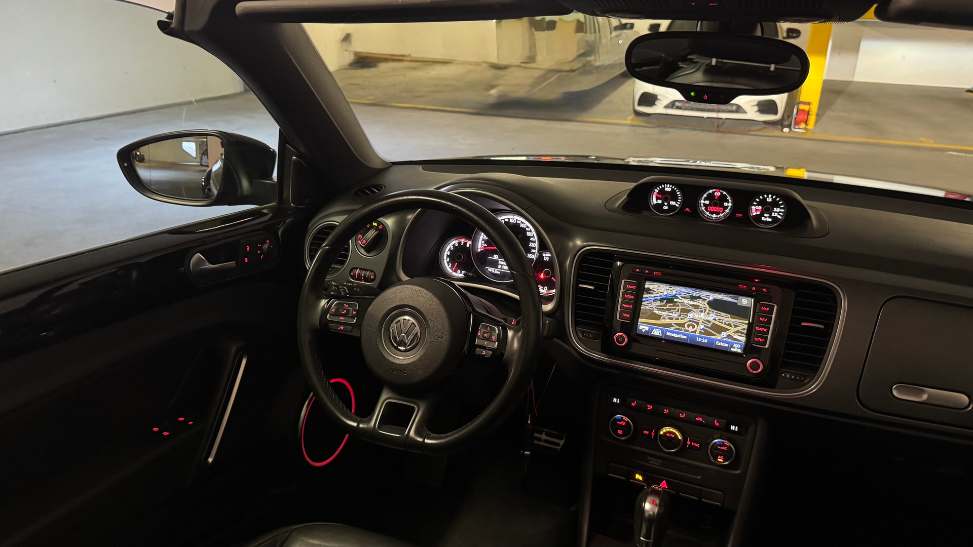 VW Beetle Cabrio 1.4 TSI Sport DSG / Einzigartige Rarität mit Top Ausstattung, hervorragendem Zustand und idealer Fahrkombination-image-22