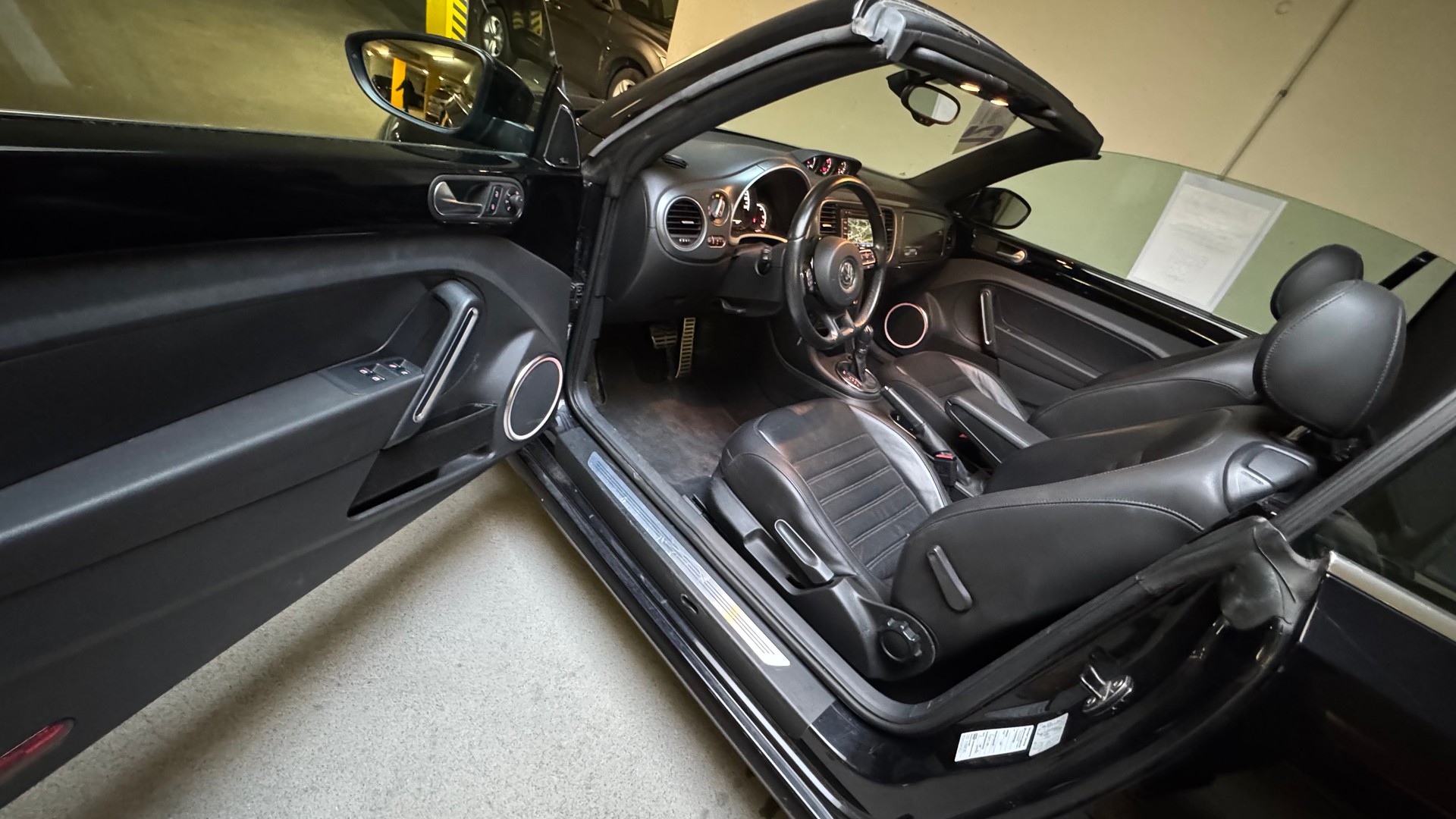 VW Beetle Cabrio 1.4 TSI Sport DSG / Einzigartige Rarität mit Top Ausstattung, hervorragendem Zustand und idealer Fahrkombination-image-15