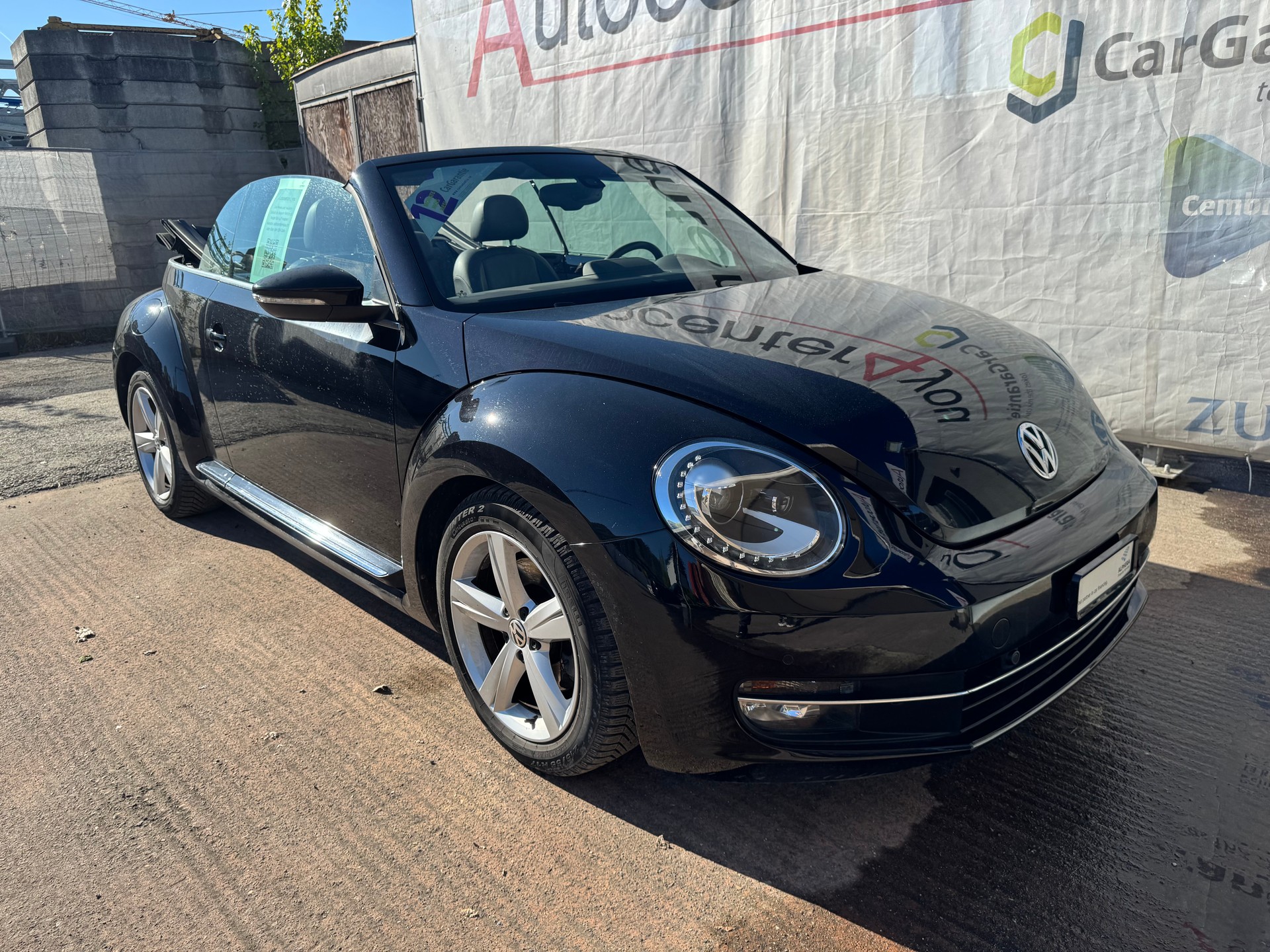 VW Beetle Cabrio 1.4 TSI Sport DSG / Einzigartige Rarität mit Top Ausstattung, hervorragendem Zustand und idealer Fahrkombination-image-1