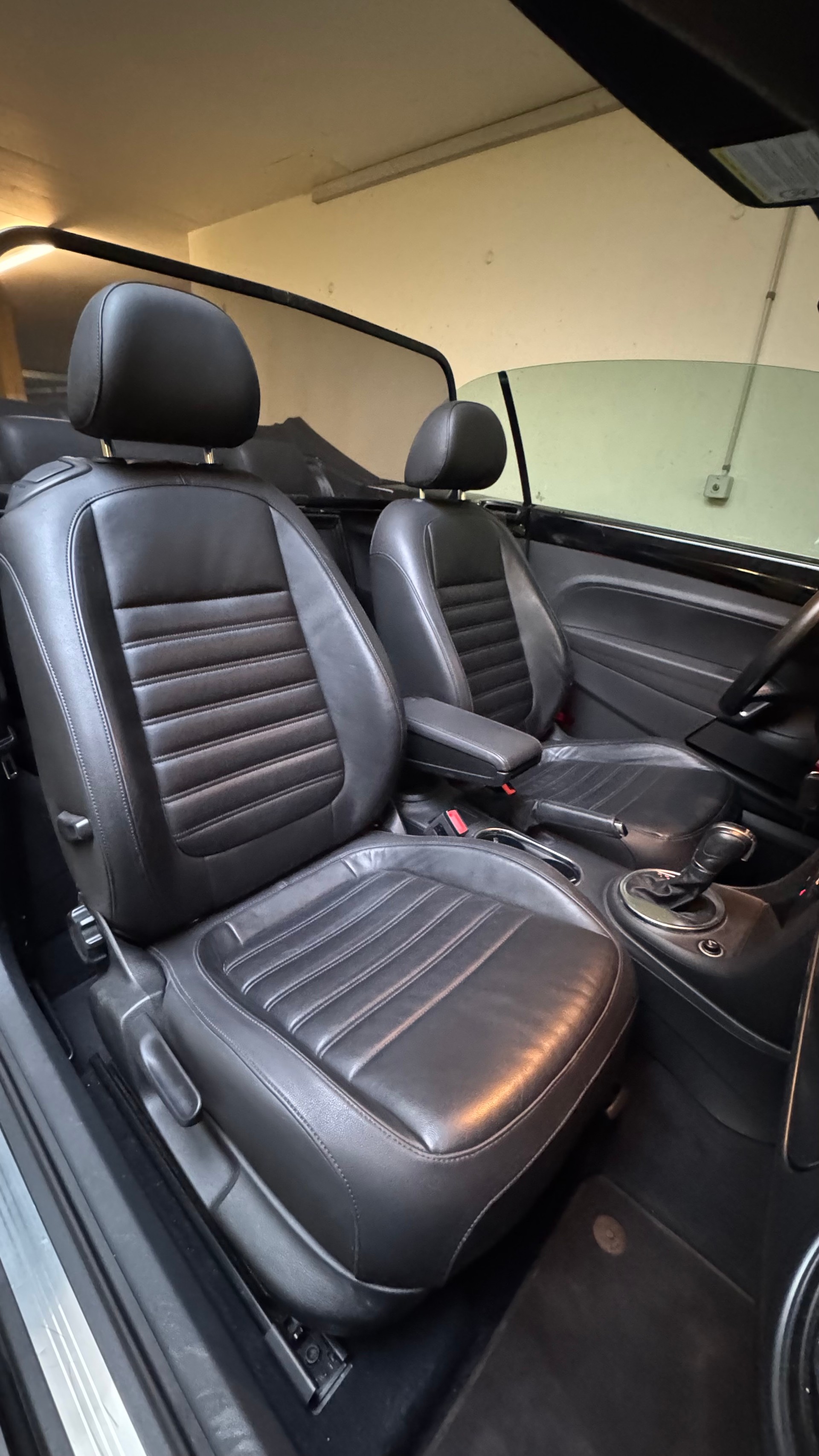 VW Beetle Cabrio 1.4 TSI Sport DSG / Einzigartige Rarität mit Top Ausstattung, hervorragendem Zustand und idealer Fahrkombination-image-20