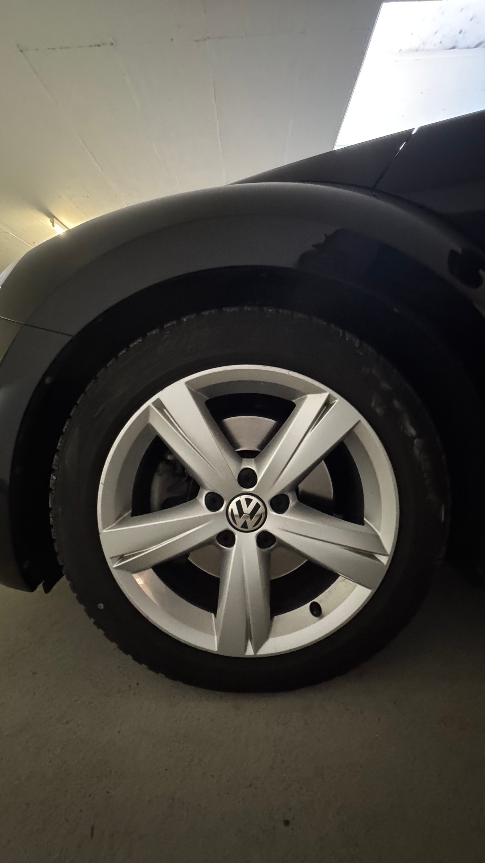 VW Beetle Cabrio 1.4 TSI Sport DSG / Einzigartige Rarität mit Top Ausstattung, hervorragendem Zustand und idealer Fahrkombination-image-14