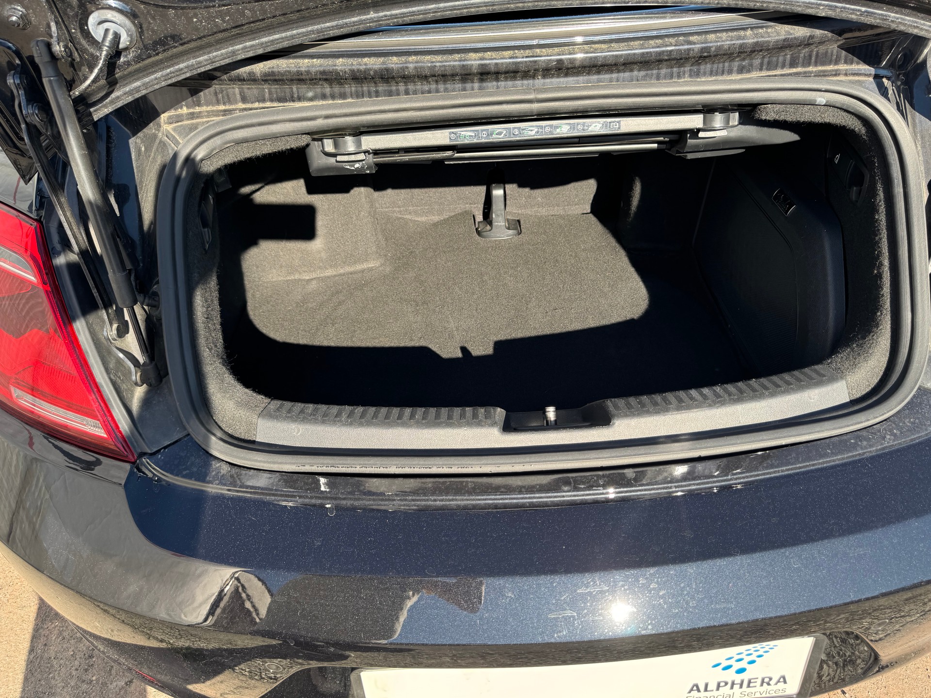 VW Beetle Cabrio 1.4 TSI Sport DSG / Einzigartige Rarität mit Top Ausstattung, hervorragendem Zustand und idealer Fahrkombination-image-6