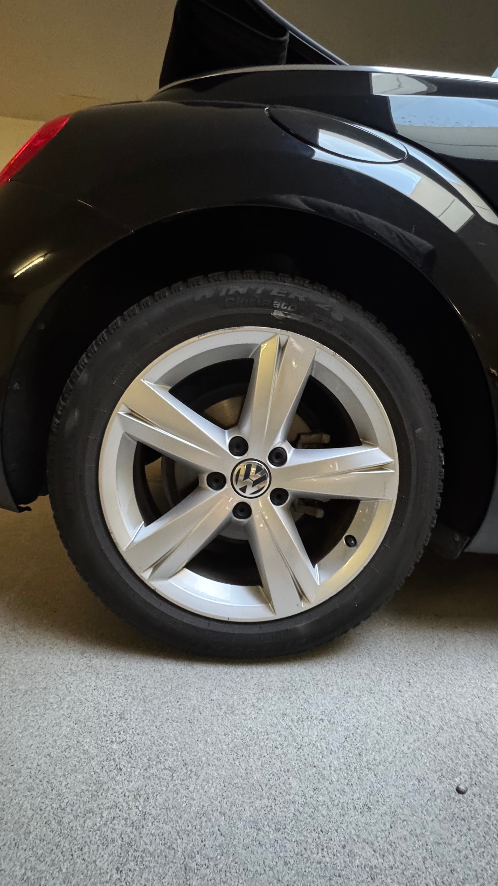 VW Beetle Cabrio 1.4 TSI Sport DSG / Einzigartige Rarität mit Top Ausstattung, hervorragendem Zustand und idealer Fahrkombination-image-12