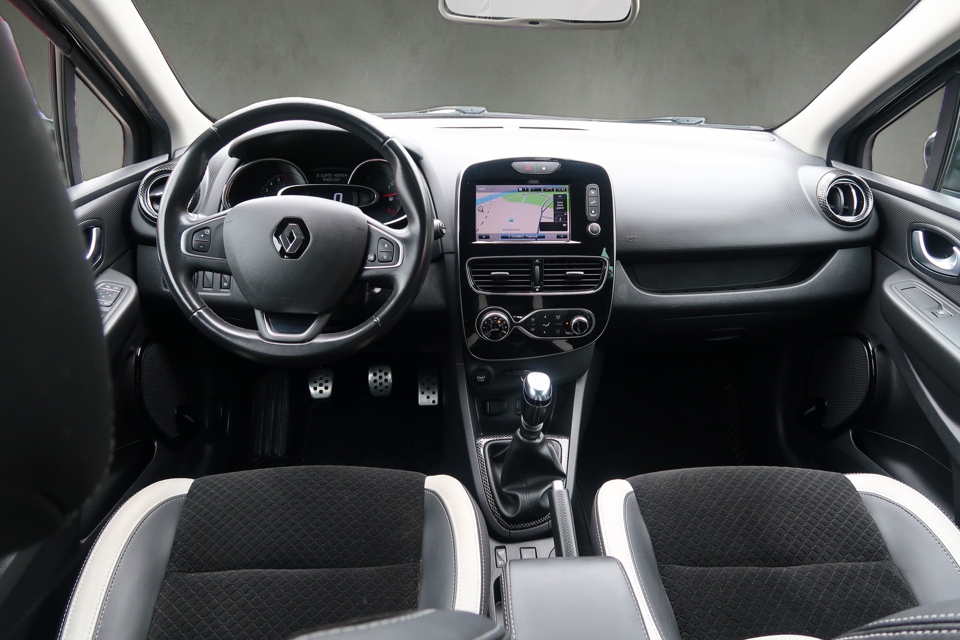RENAULT Clio 1.2 16V T 90th Anniversary-image-19