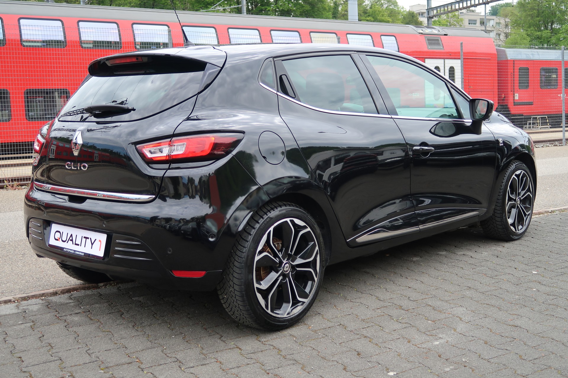 RENAULT Clio 1.2 16V T 90th Anniversary-image-4