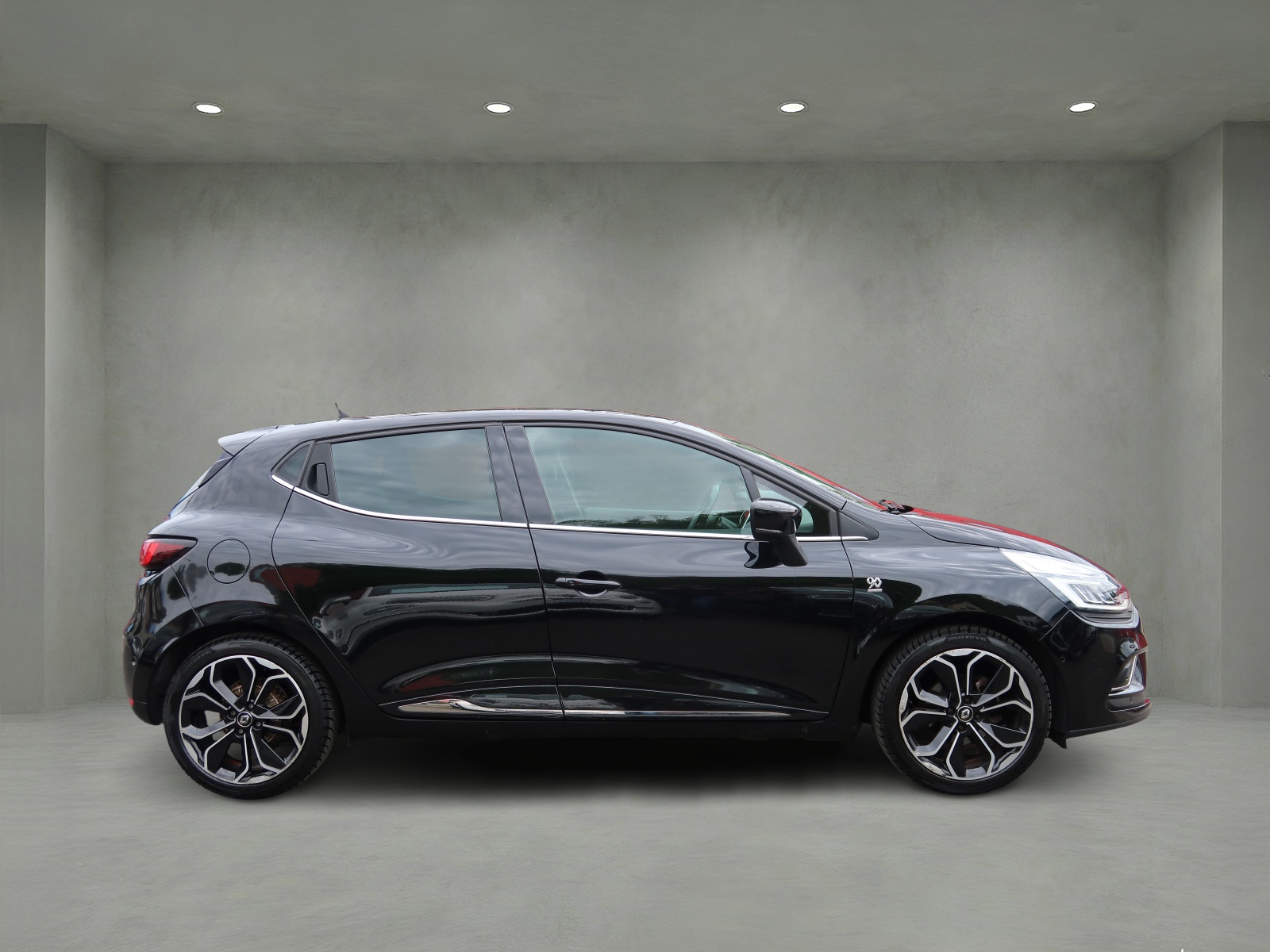 RENAULT Clio 1.2 16V T 90th Anniversary-image-3
