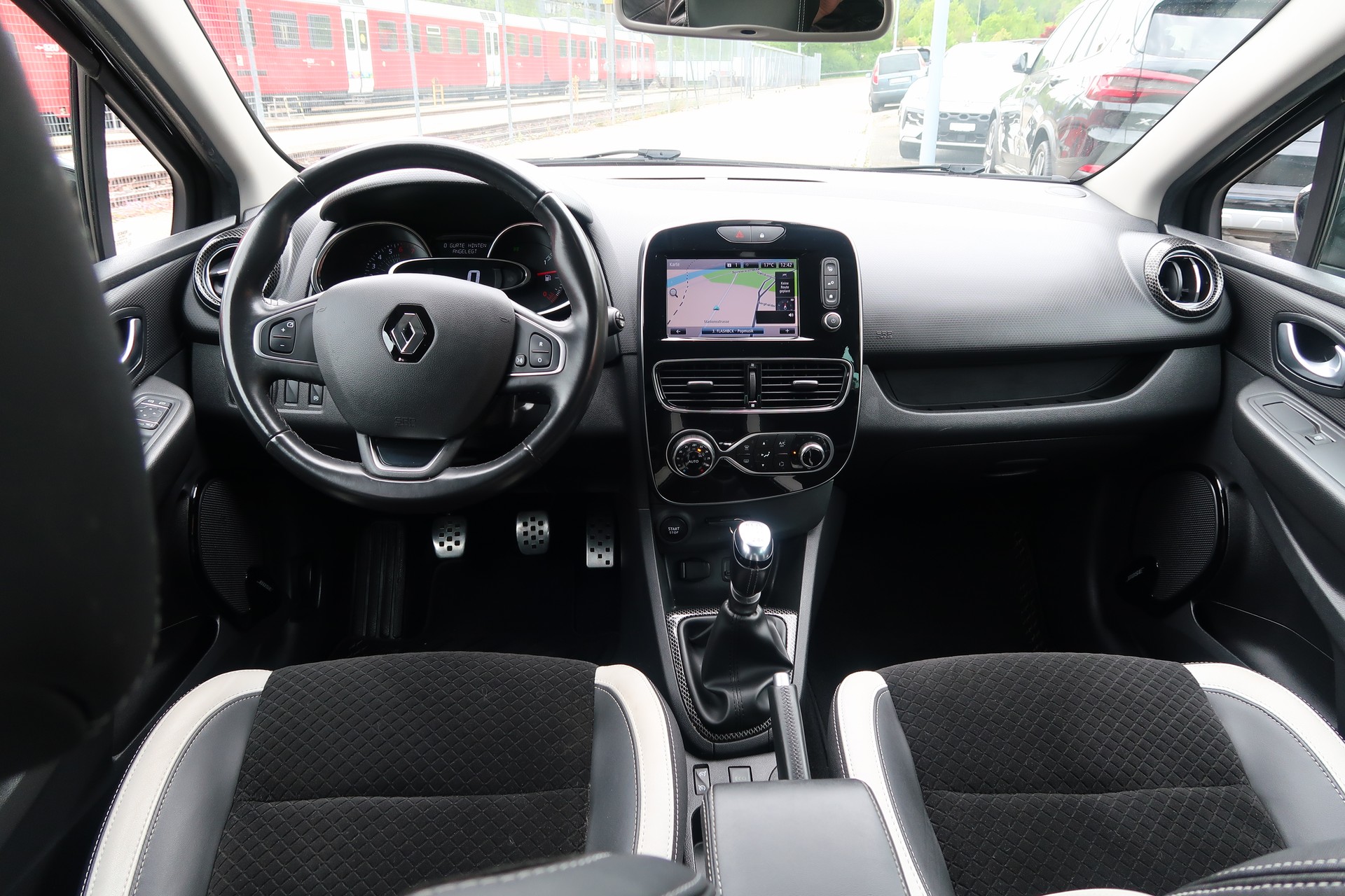RENAULT Clio 1.2 16V T 90th Anniversary-image-19