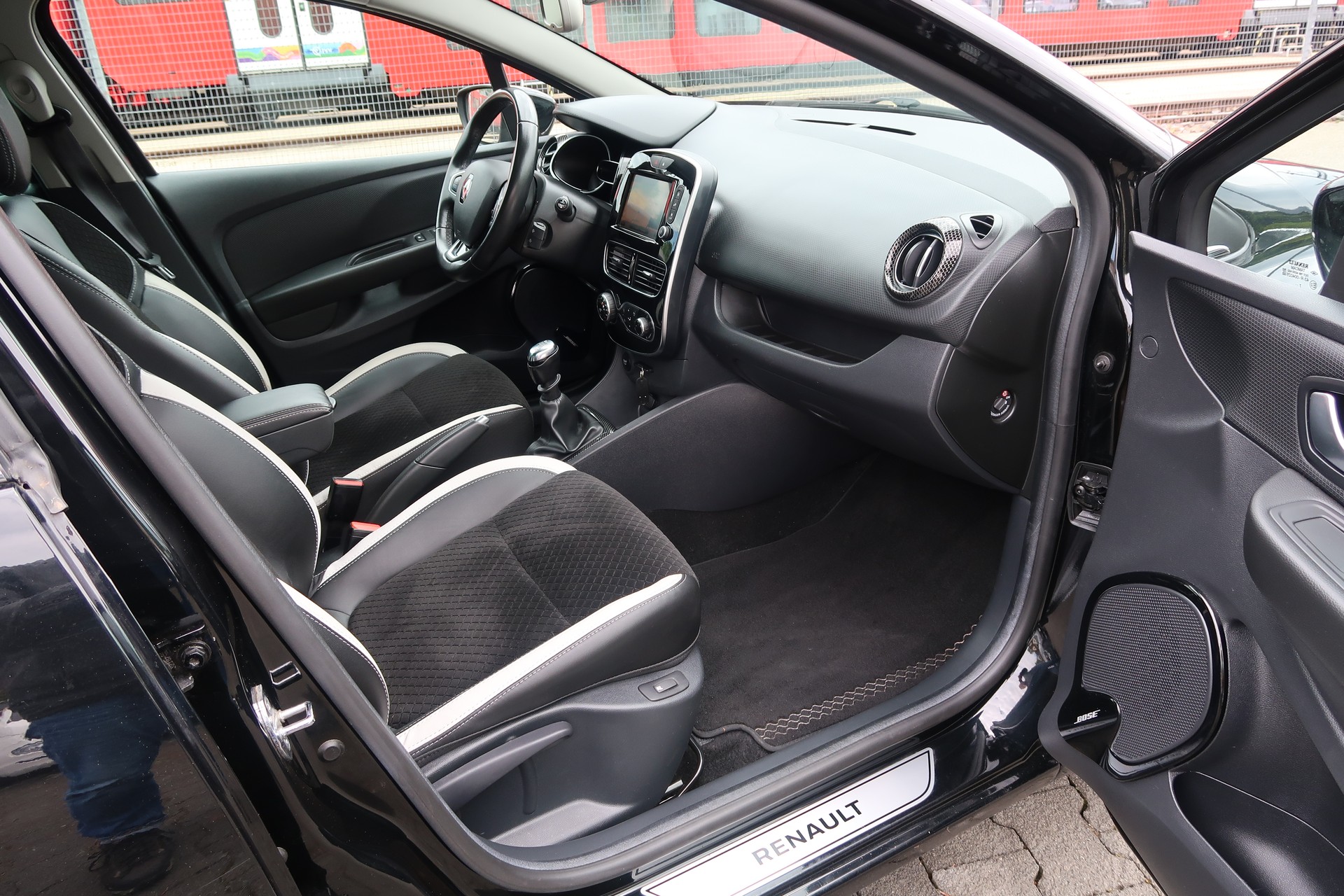 RENAULT Clio 1.2 16V T 90th Anniversary-image-20