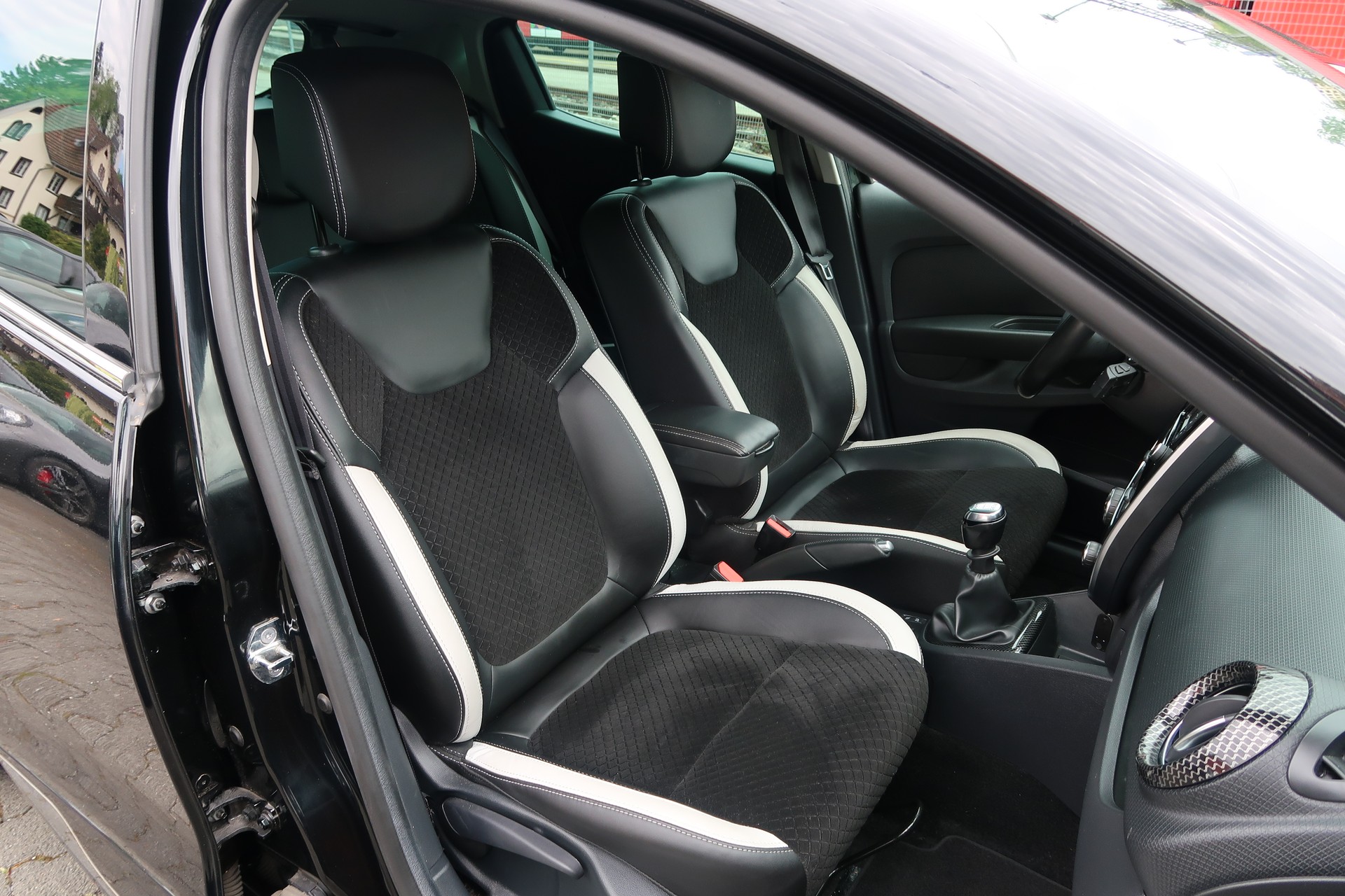 RENAULT Clio 1.2 16V T 90th Anniversary-image-22