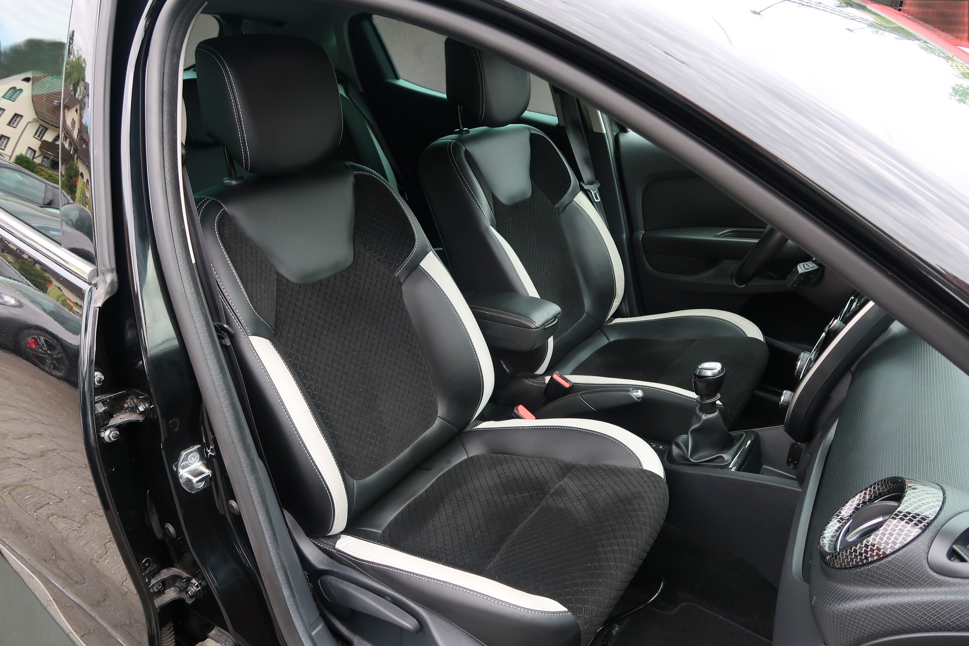 RENAULT Clio 1.2 16V T 90th Anniversary-image-22