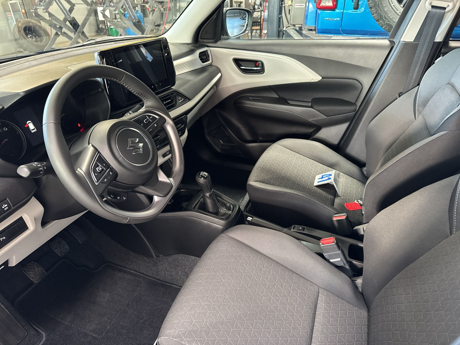 SUZUKI Swift 1.2 Compact+ Hybrid 4x4-image-6