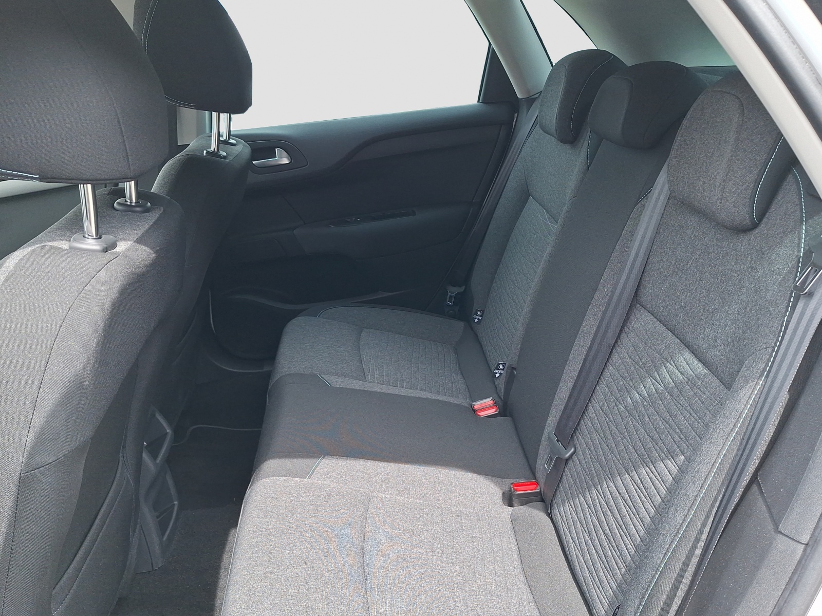 CITROEN C4 1.6 BlueHDi 120 Feel-image-10