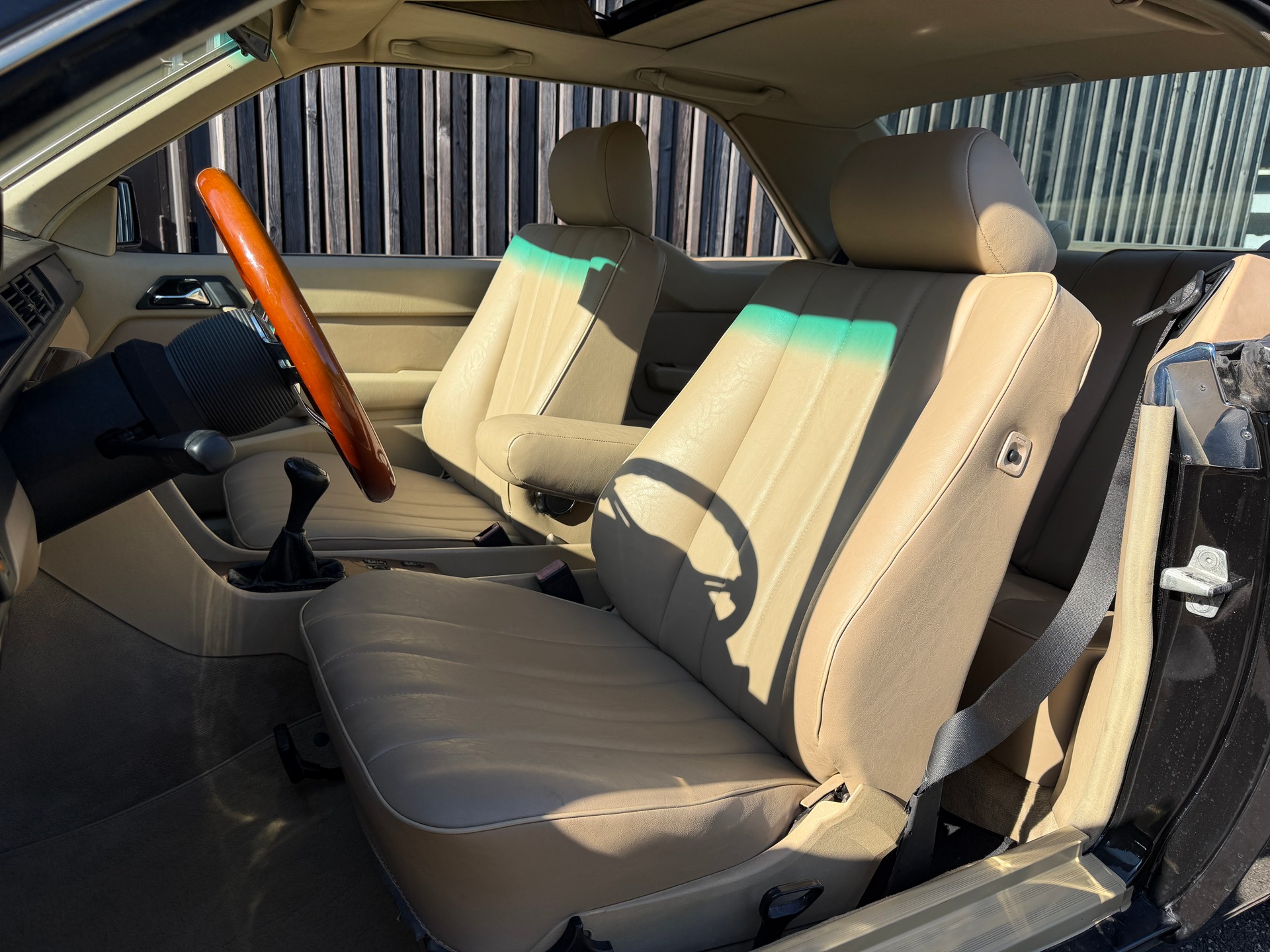 MERCEDES-BENZ 300 CE-image-8
