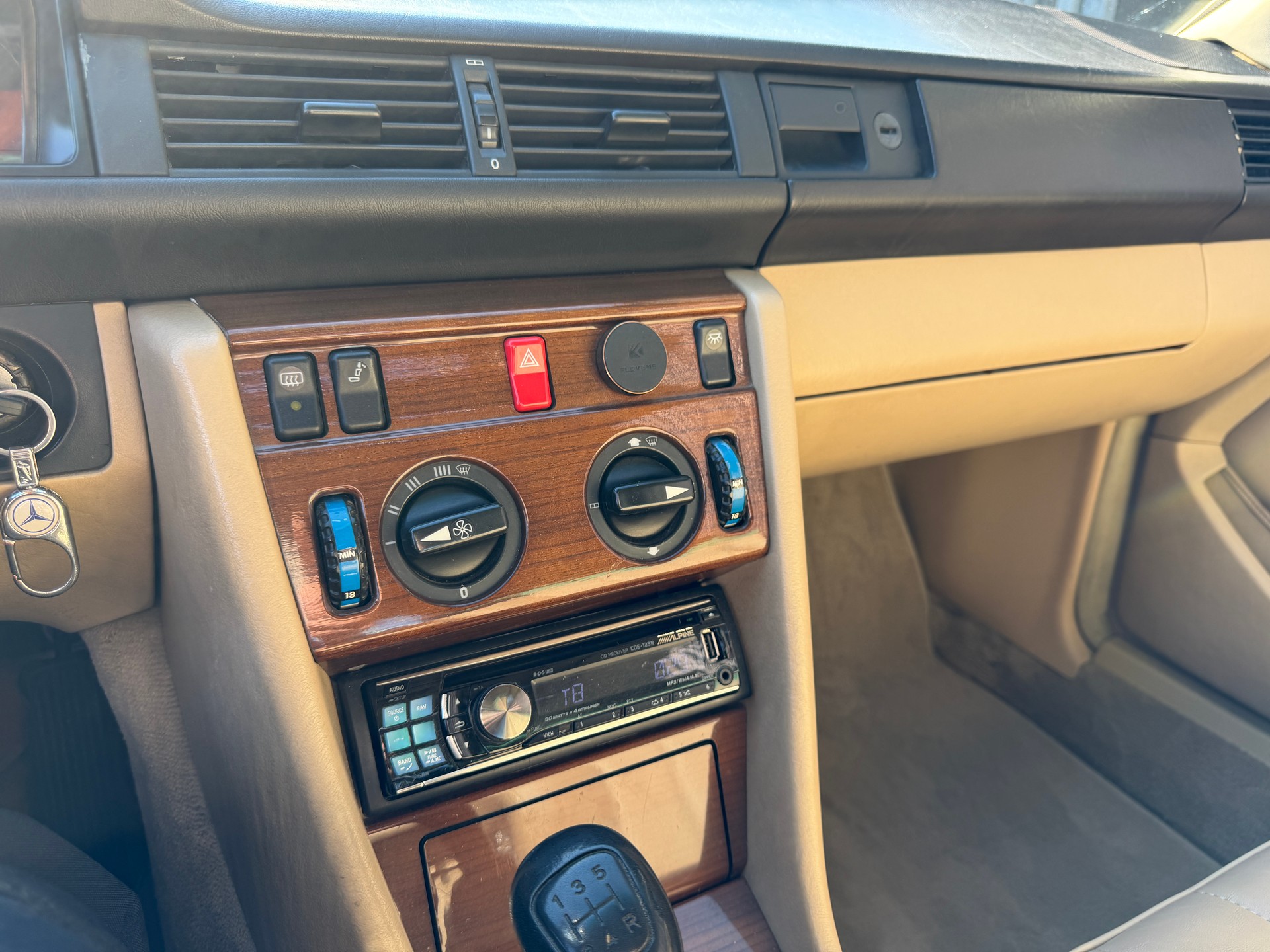 MERCEDES-BENZ 300 CE-image-9