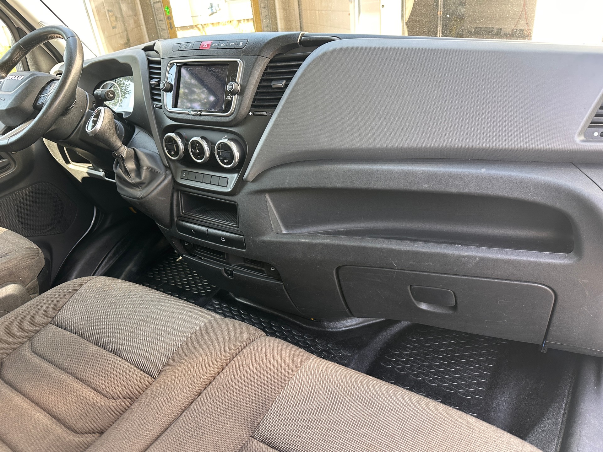 IVECO 35 S 16-image-13