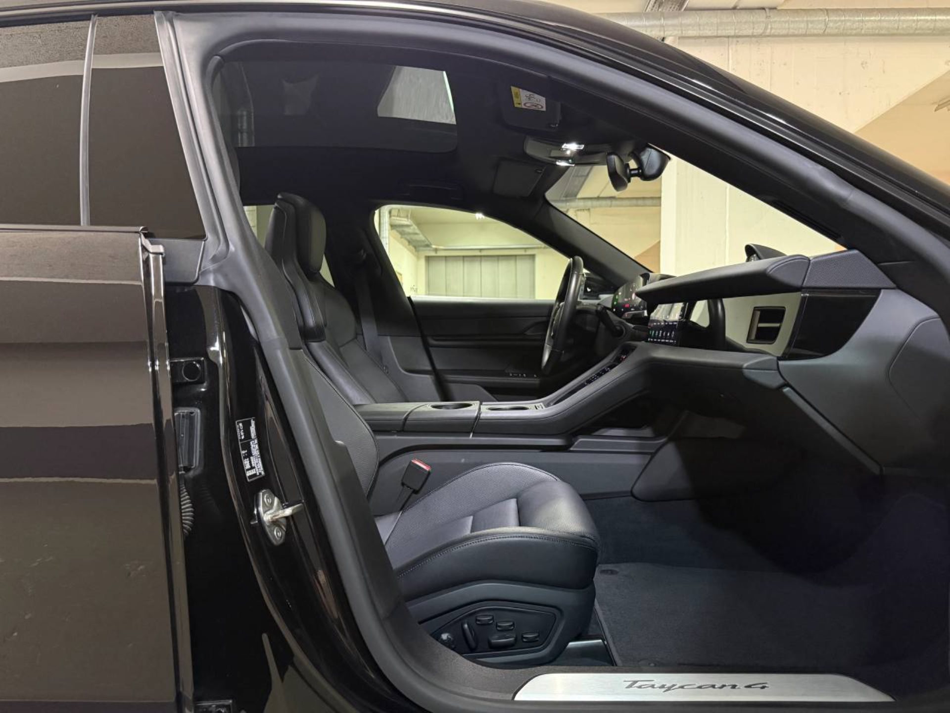 PORSCHE Taycan 4 Cross Turismo (MY22)-image-17