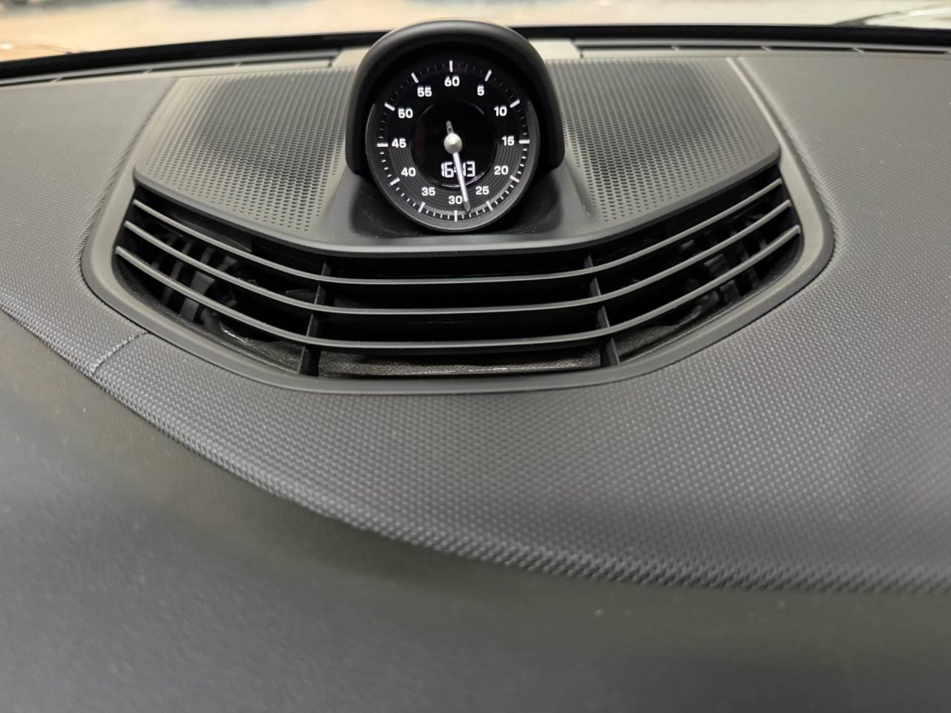 PORSCHE Taycan 4 Cross Turismo (MY22)-image-27