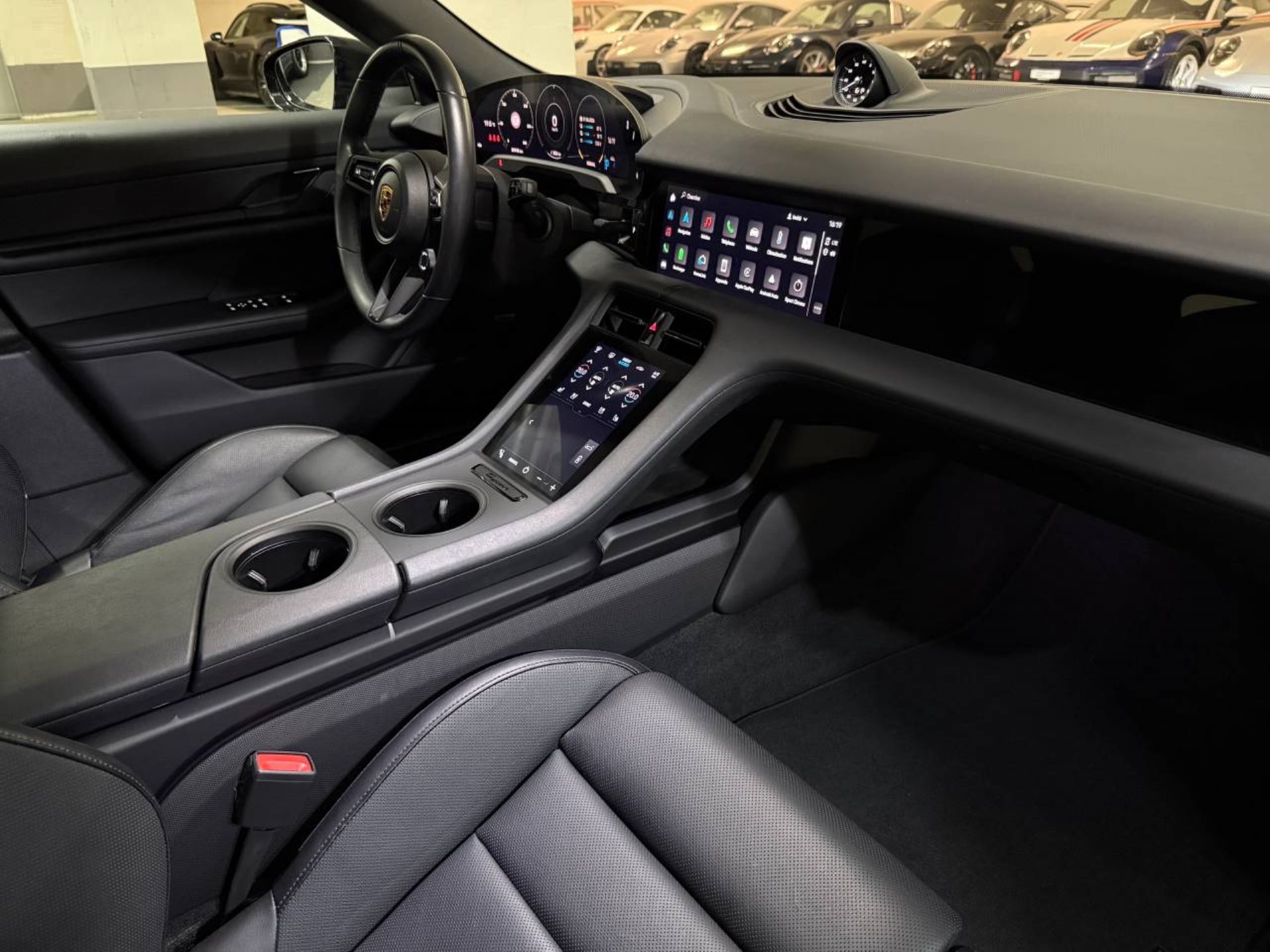 PORSCHE Taycan 4 Cross Turismo (MY22)-image-15