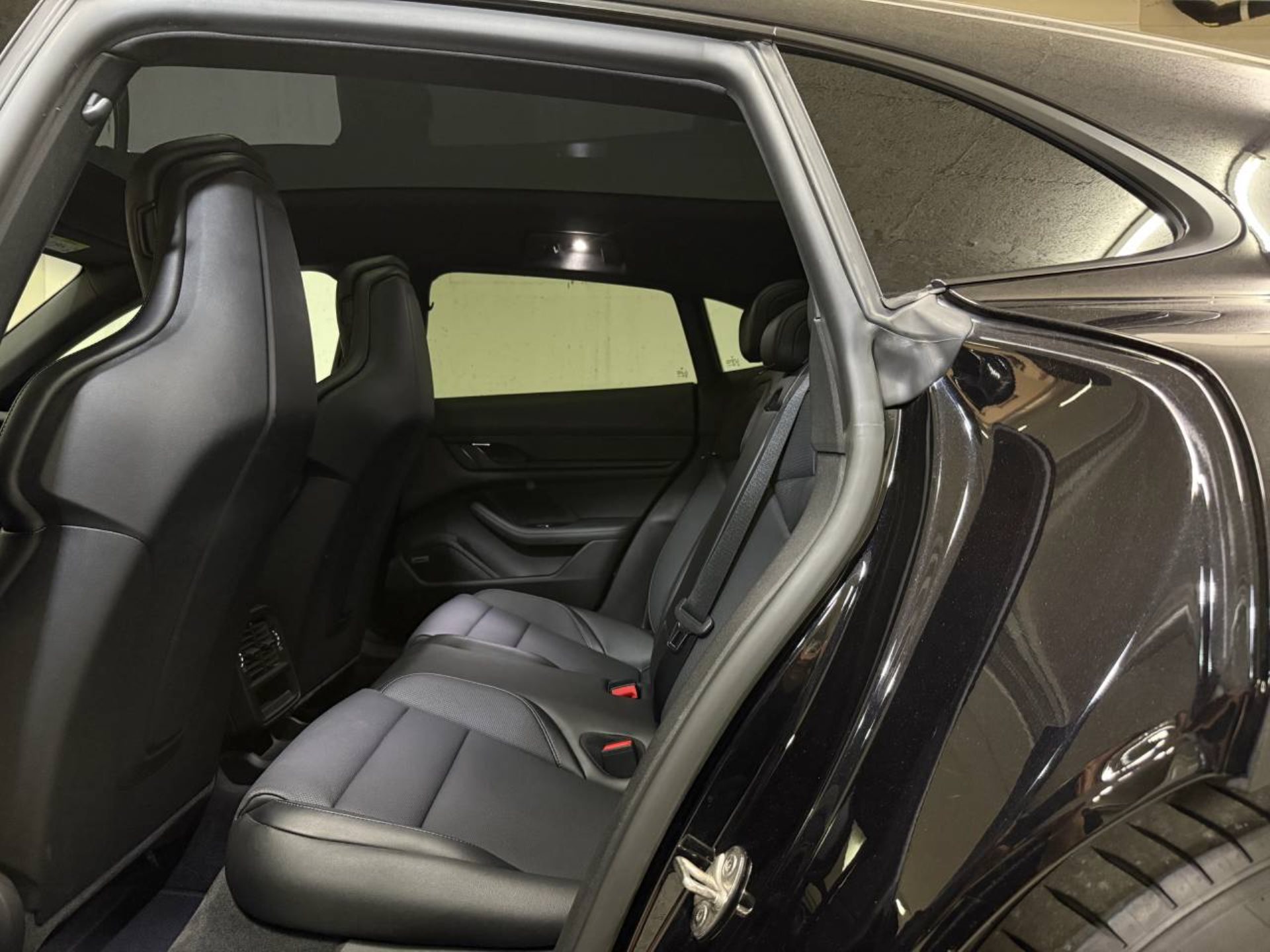 PORSCHE Taycan 4 Cross Turismo (MY22)-image-20