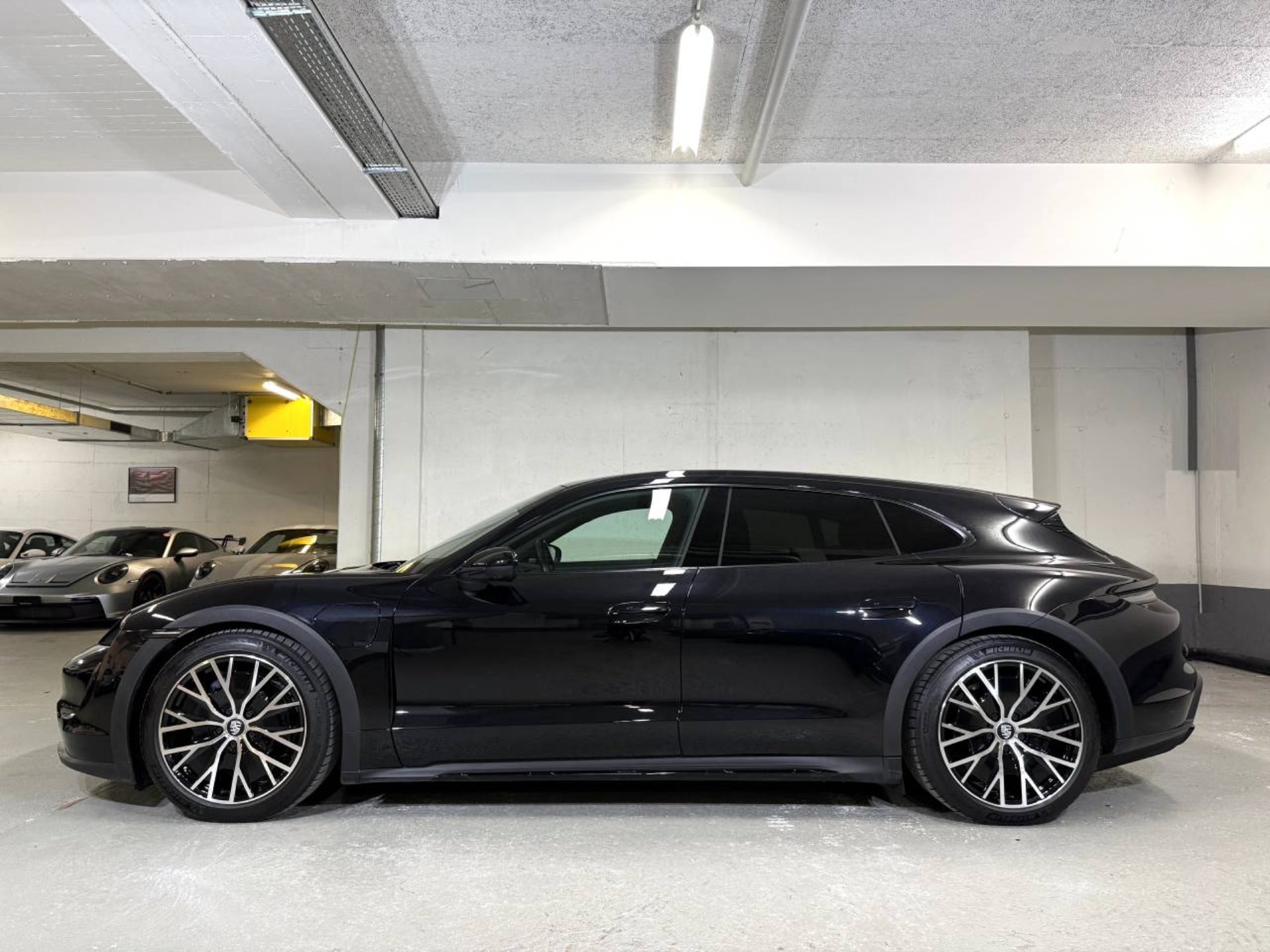PORSCHE Taycan 4 Cross Turismo (MY22)-image-1