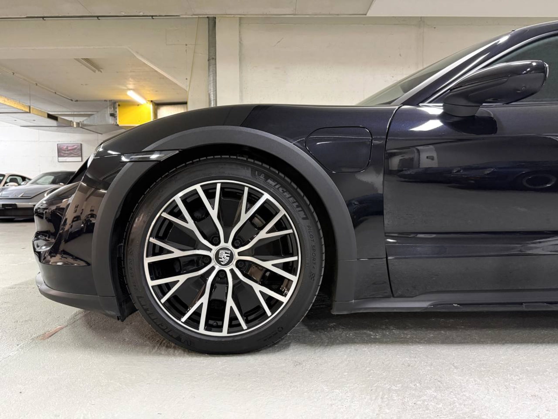 PORSCHE Taycan 4 Cross Turismo (MY22)-image-9