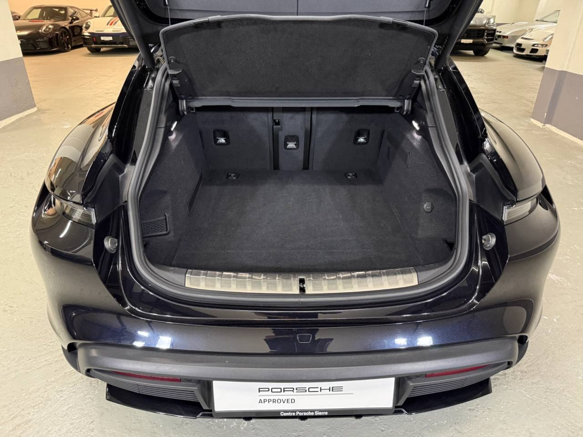 PORSCHE Taycan 4 Cross Turismo (MY22)-image-21