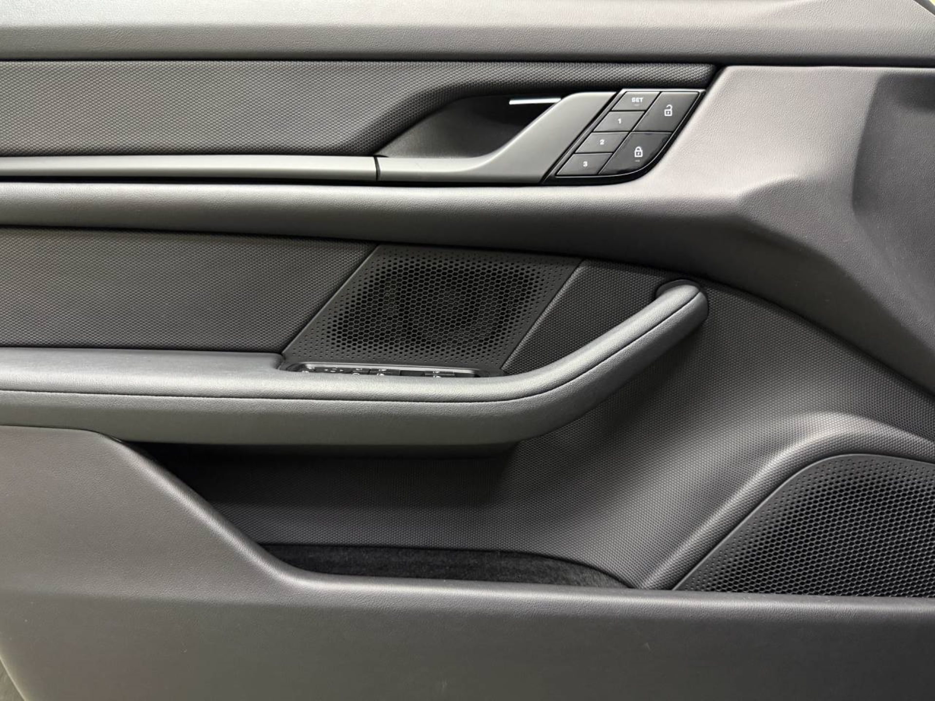 PORSCHE Taycan 4 Cross Turismo (MY22)-image-23