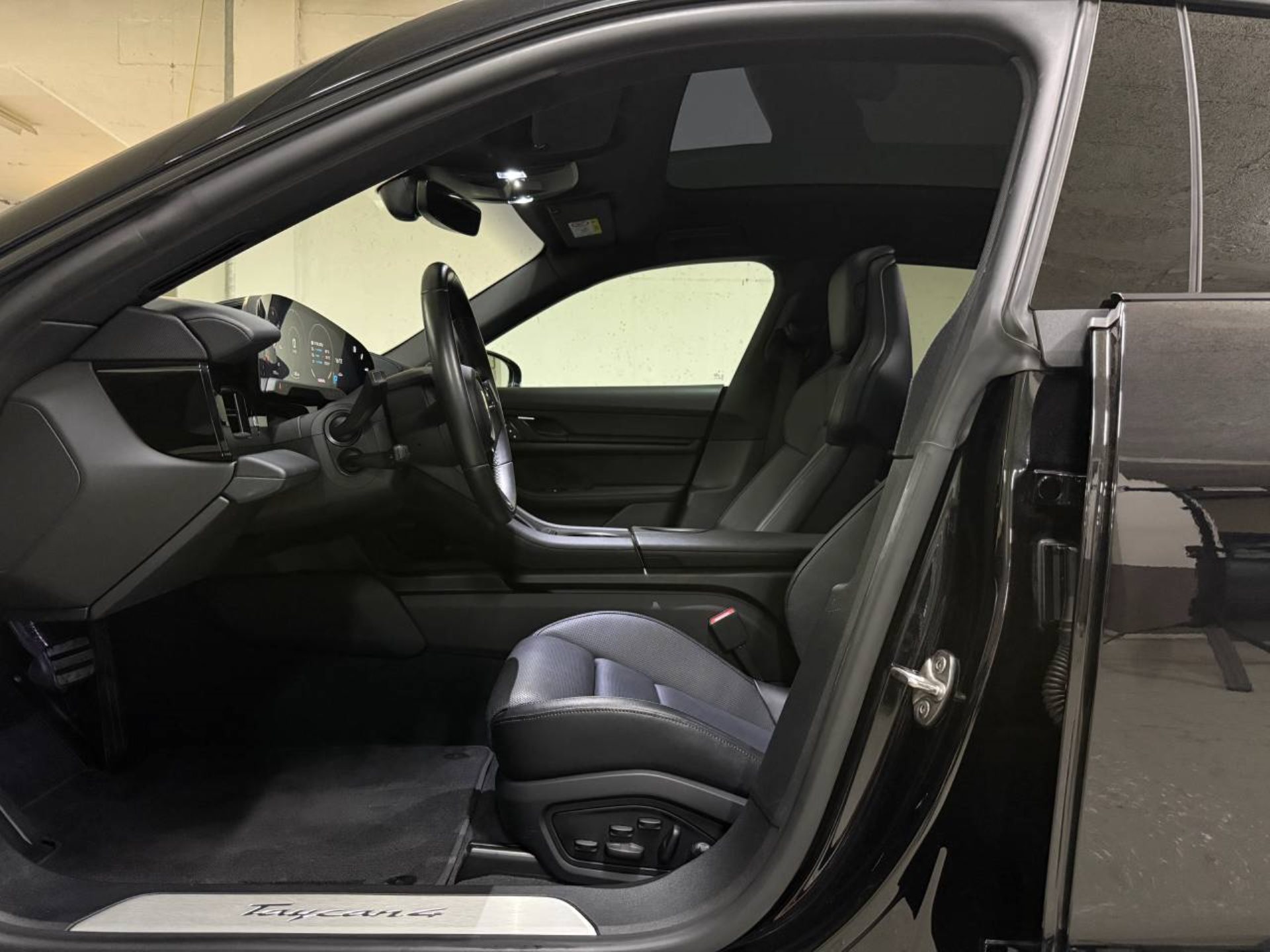 PORSCHE Taycan 4 Cross Turismo (MY22)-image-11