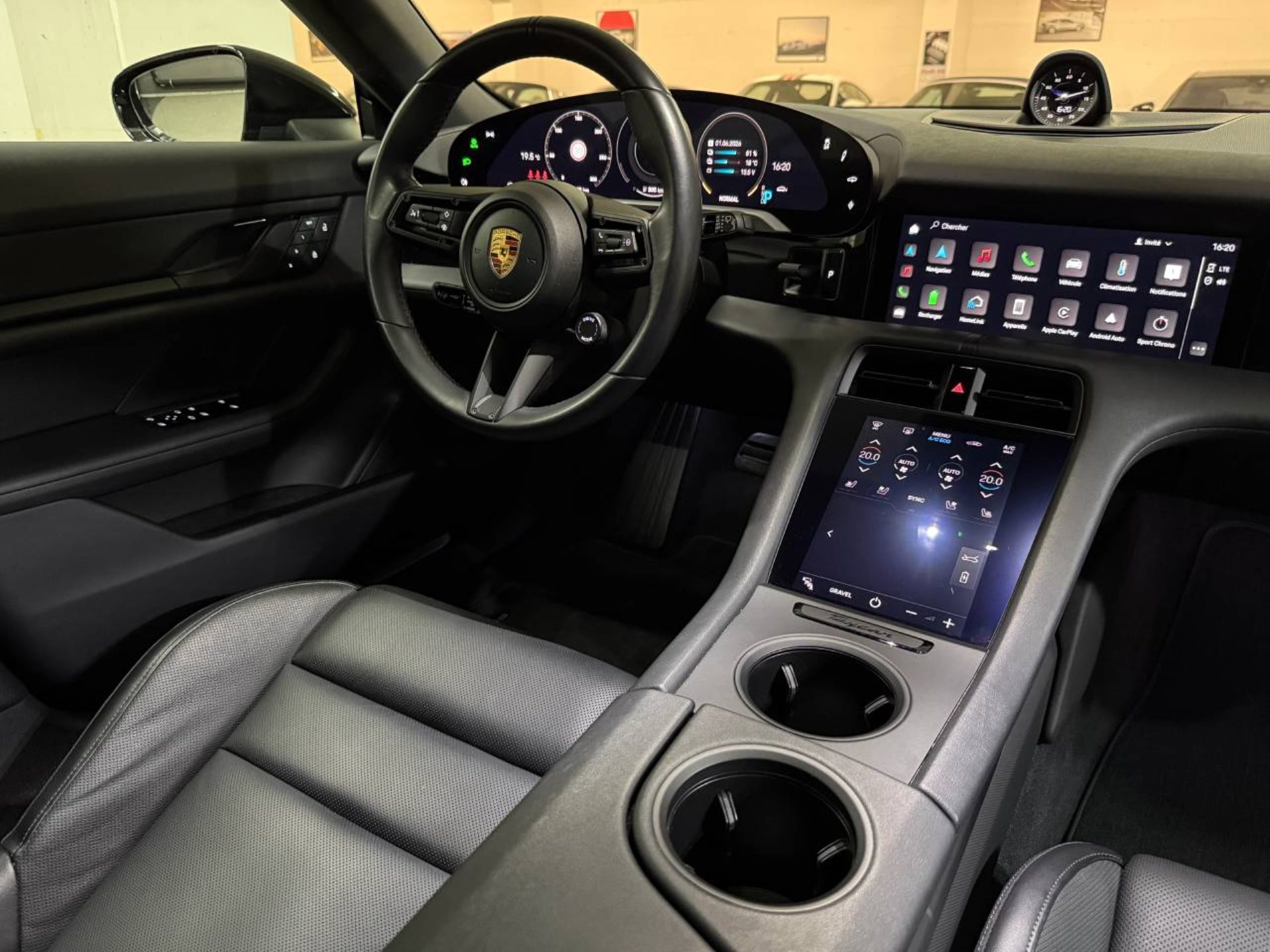 PORSCHE Taycan 4 Cross Turismo (MY22)-image-14