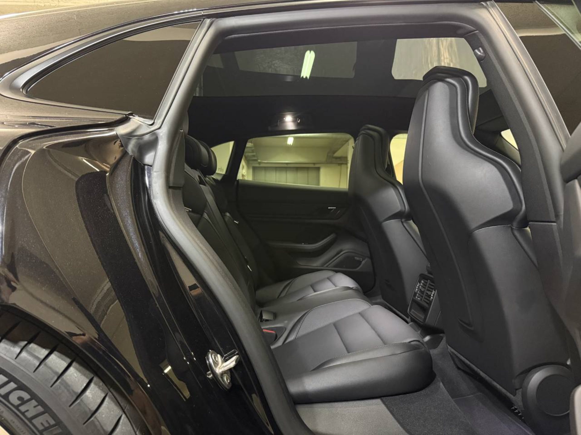 PORSCHE Taycan 4 Cross Turismo (MY22)-image-18