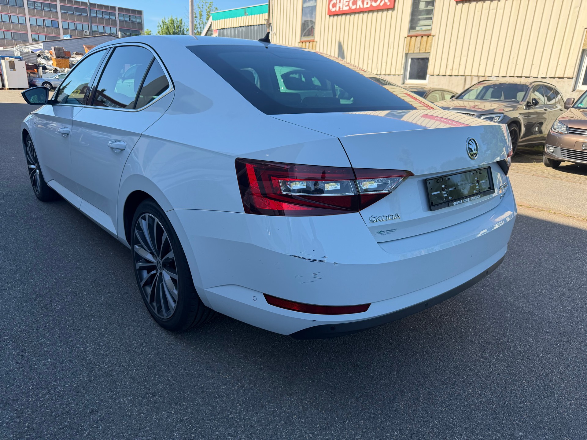 SKODA Superb 2.0 TDi Style DSG-image-2