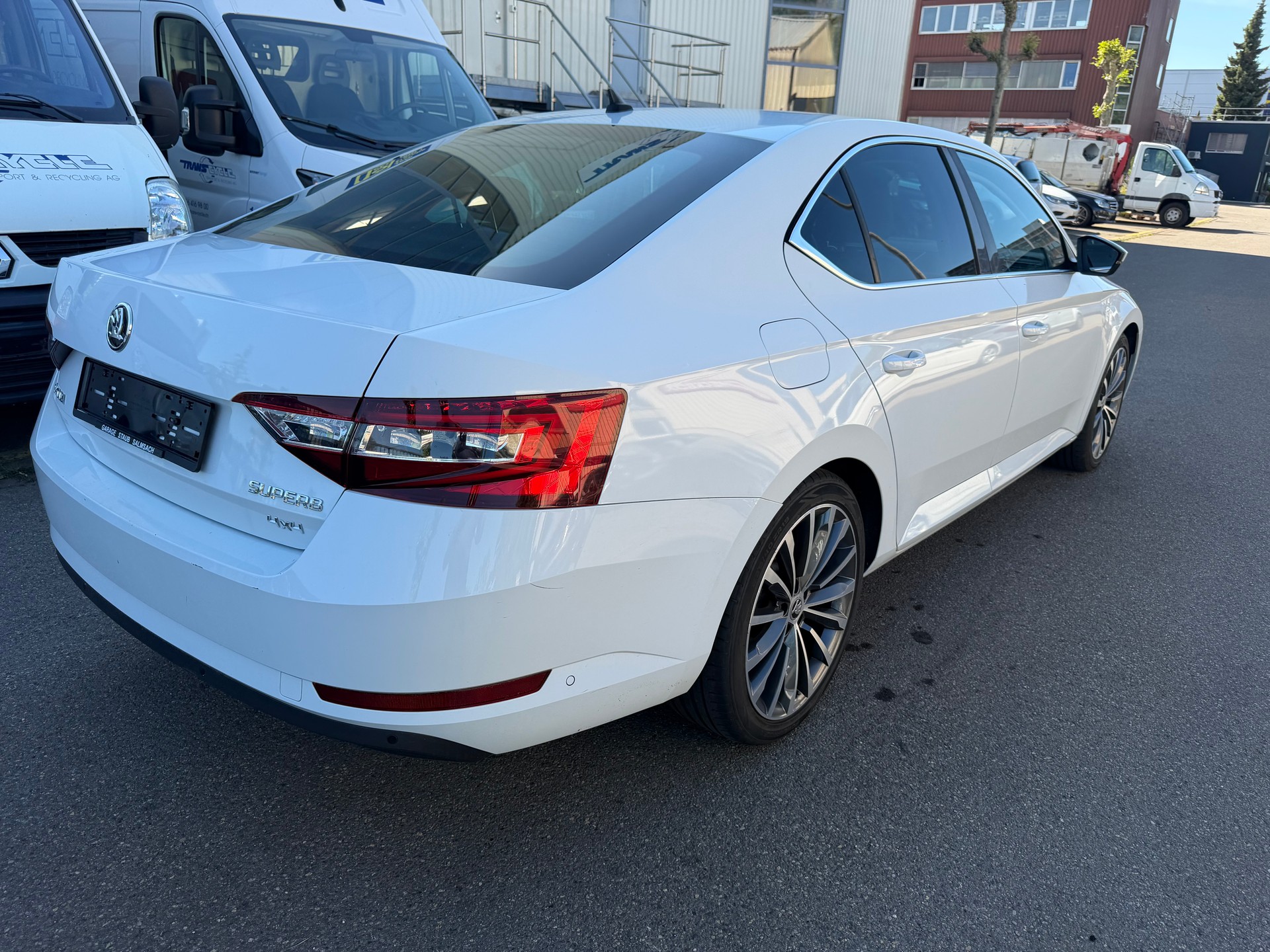 SKODA Superb 2.0 TDi Style DSG-image-3