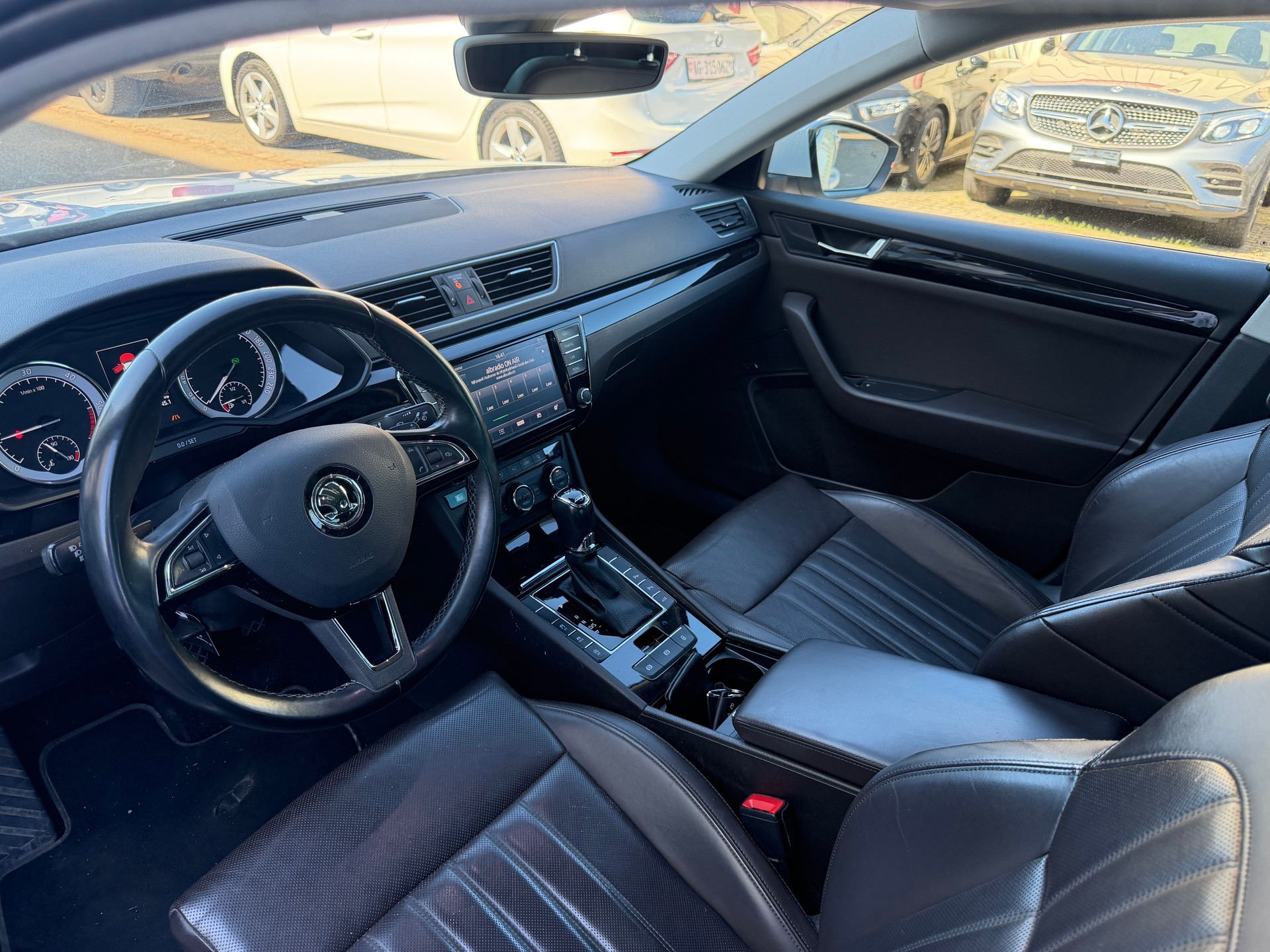 SKODA Superb 2.0 TDi Style DSG-image-5