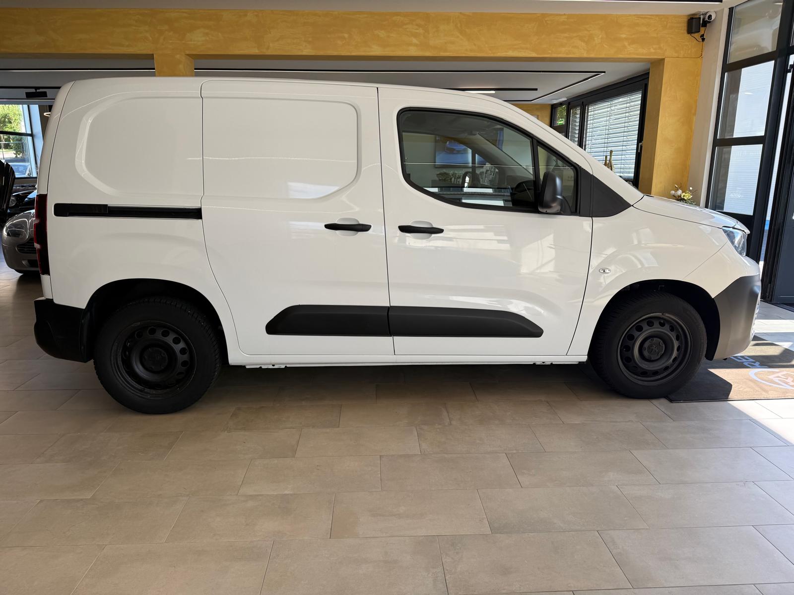 PEUGEOT Partner 1.2 Pure Tech s/s Pro 650kg-image-1