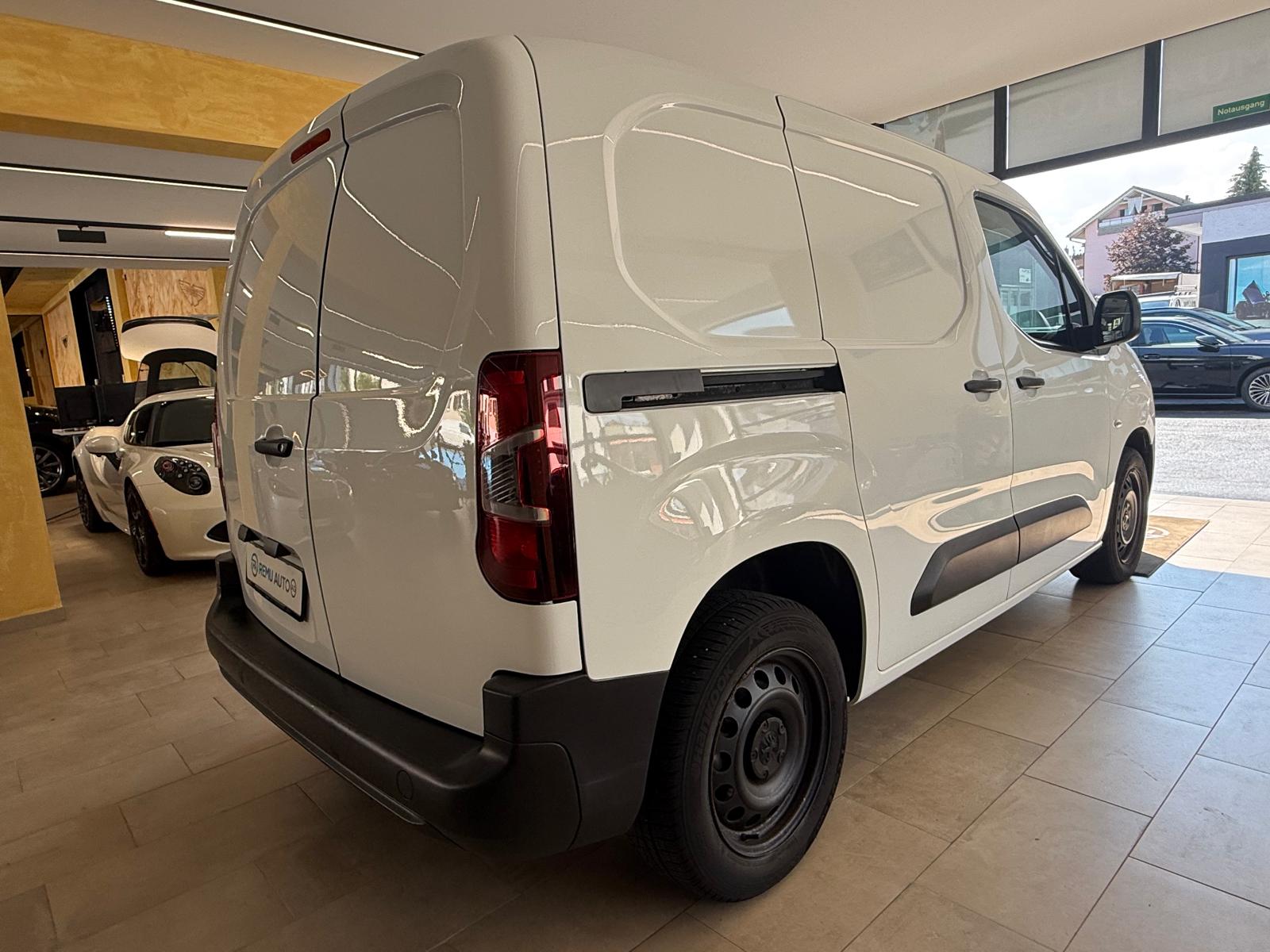 PEUGEOT Partner 1.2 Pure Tech s/s Pro 650kg-image-2
