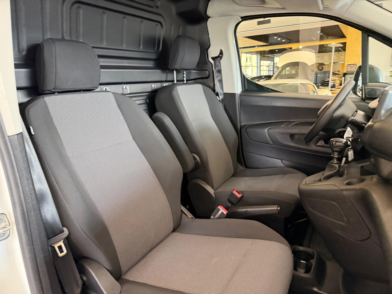 PEUGEOT Partner 1.2 Pure Tech s/s Pro 650kg-image-16