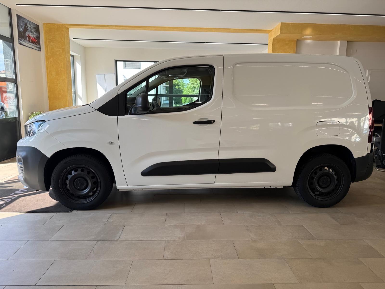 PEUGEOT Partner 1.2 Pure Tech s/s Pro 650kg-image-6
